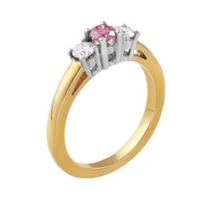Roman Malakov GIA-zertifizierter 0,23 Karat runder Pink Diamond Dreisteinring mit Argyleffekt