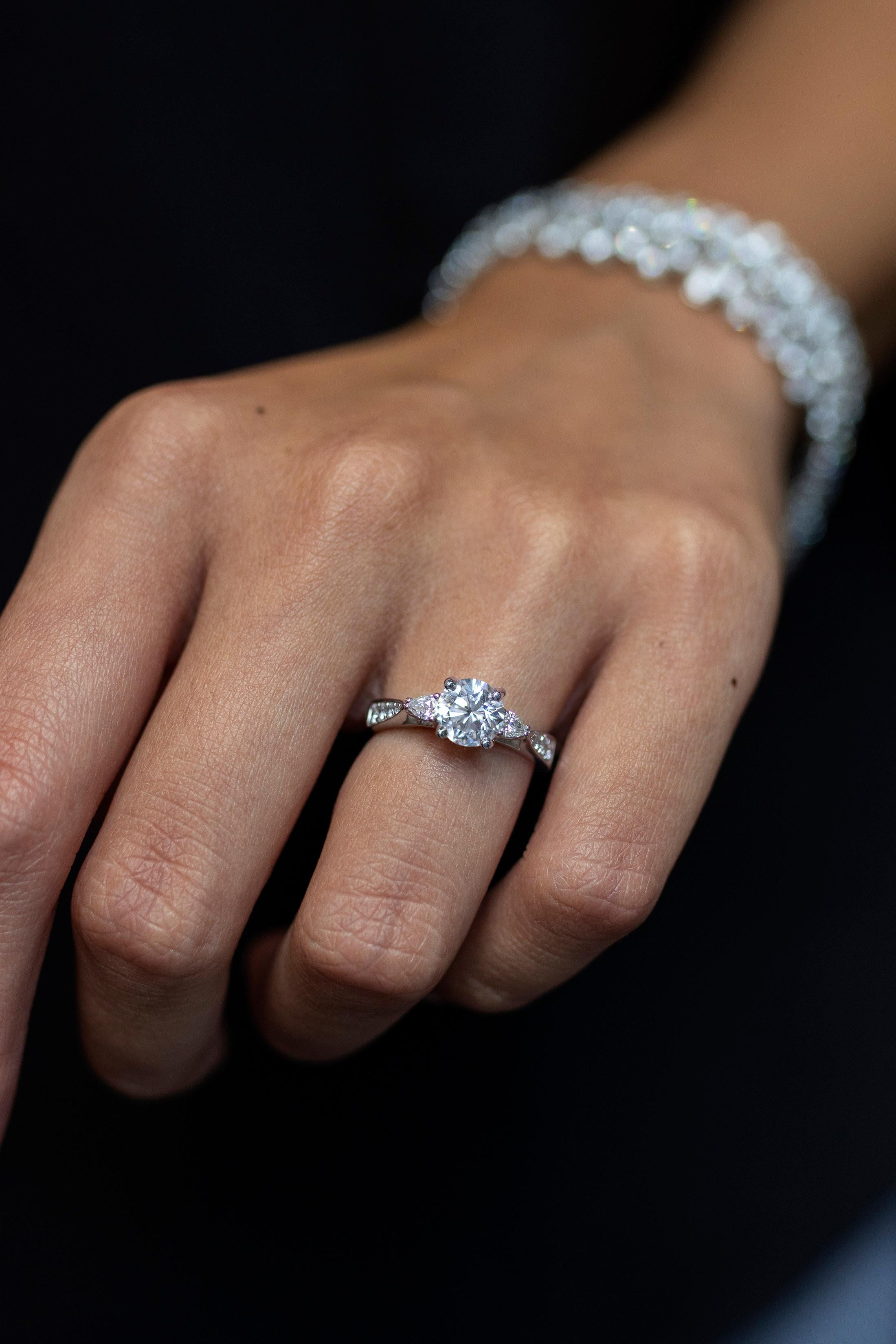 4 carat teardrop diamond ring