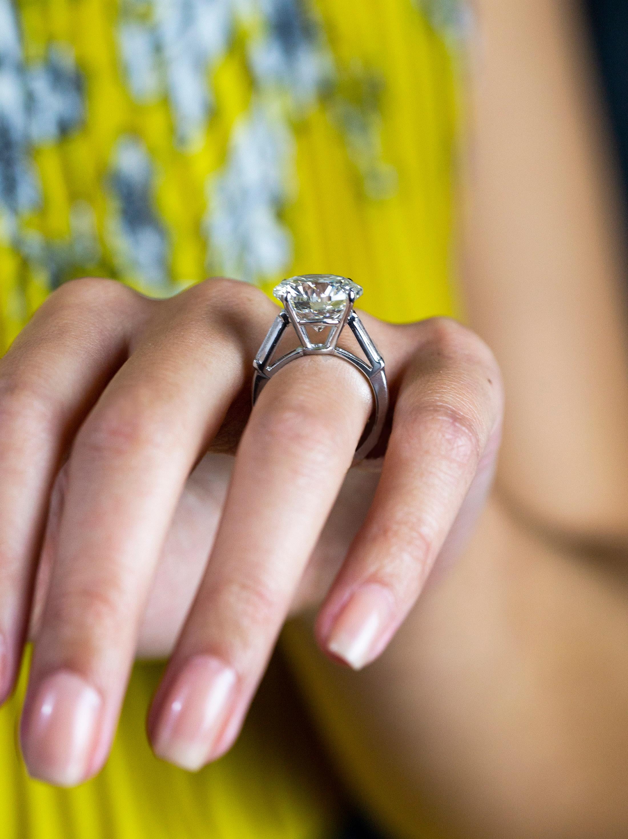 Contemporary Roman Malakov GIA Certified 10.11 Carat Round Diamond ThreeStone Engagement Ring For Sale