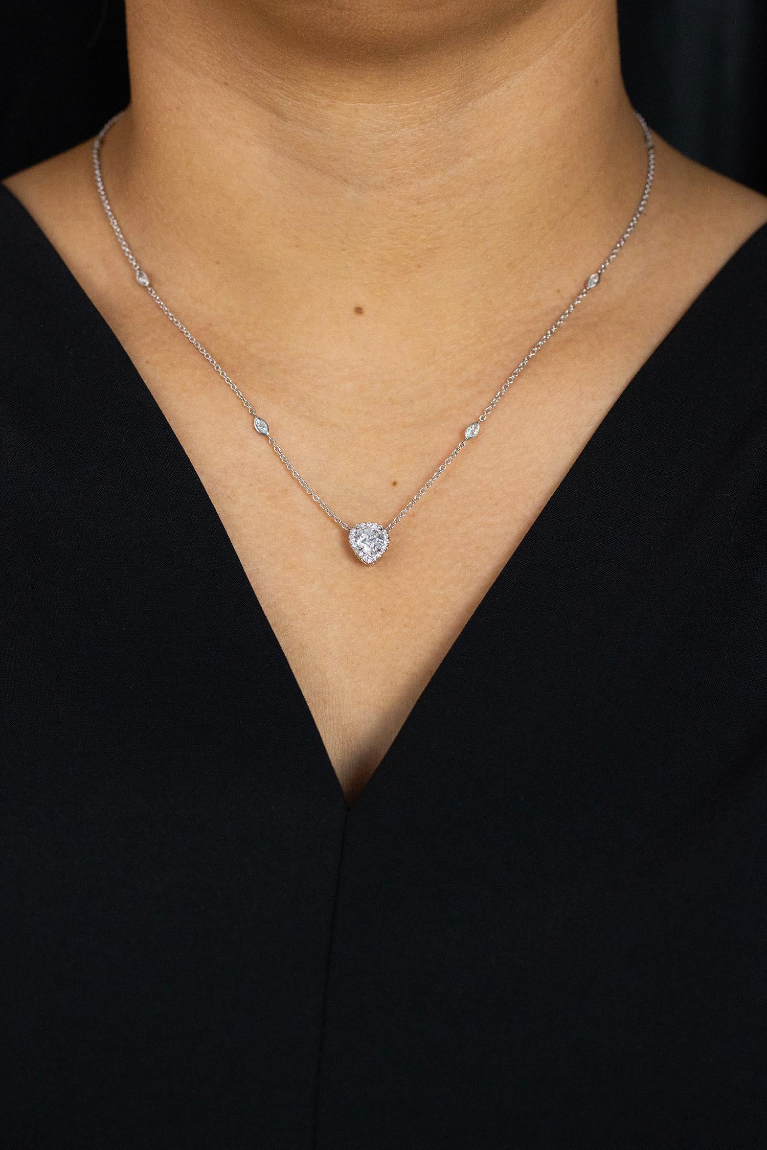 Contemporaneo Collana con ciondolo a forma di pera con diamanti a forma di pera certificati GIA 1,02 carati in vendita