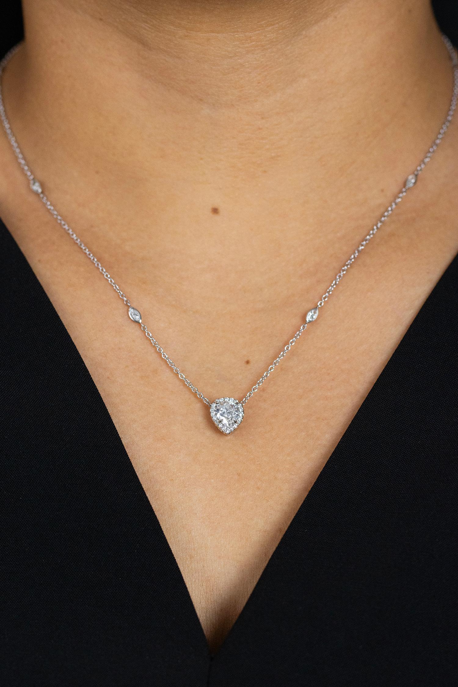 Taglio a goccia Collana con ciondolo a forma di pera con diamanti a forma di pera certificati GIA 1,02 carati in vendita