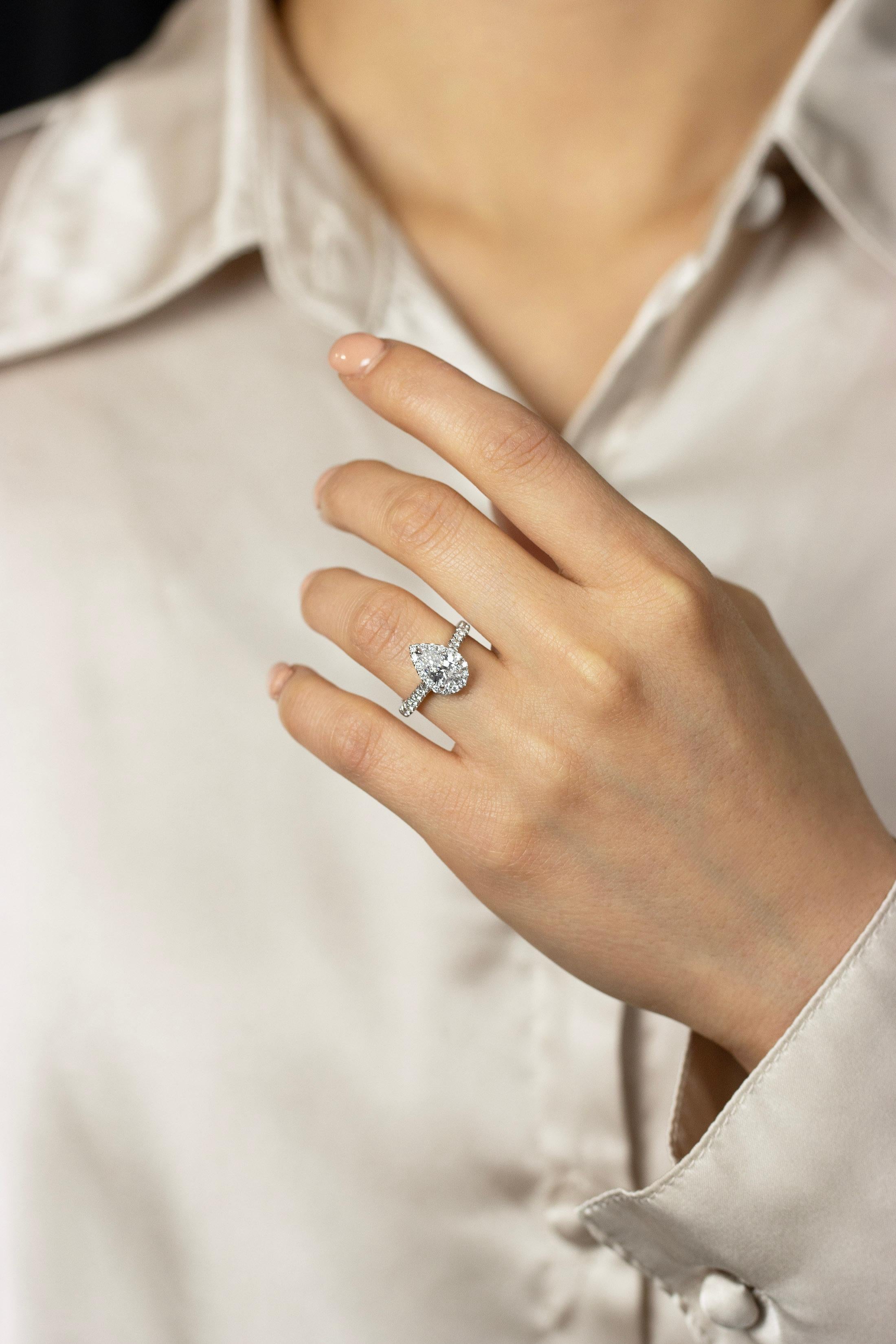 Women's Roman Malakov GIA Certified 1.04 Carats Pear Shape Diamond Halo Engagement Ring For Sale
