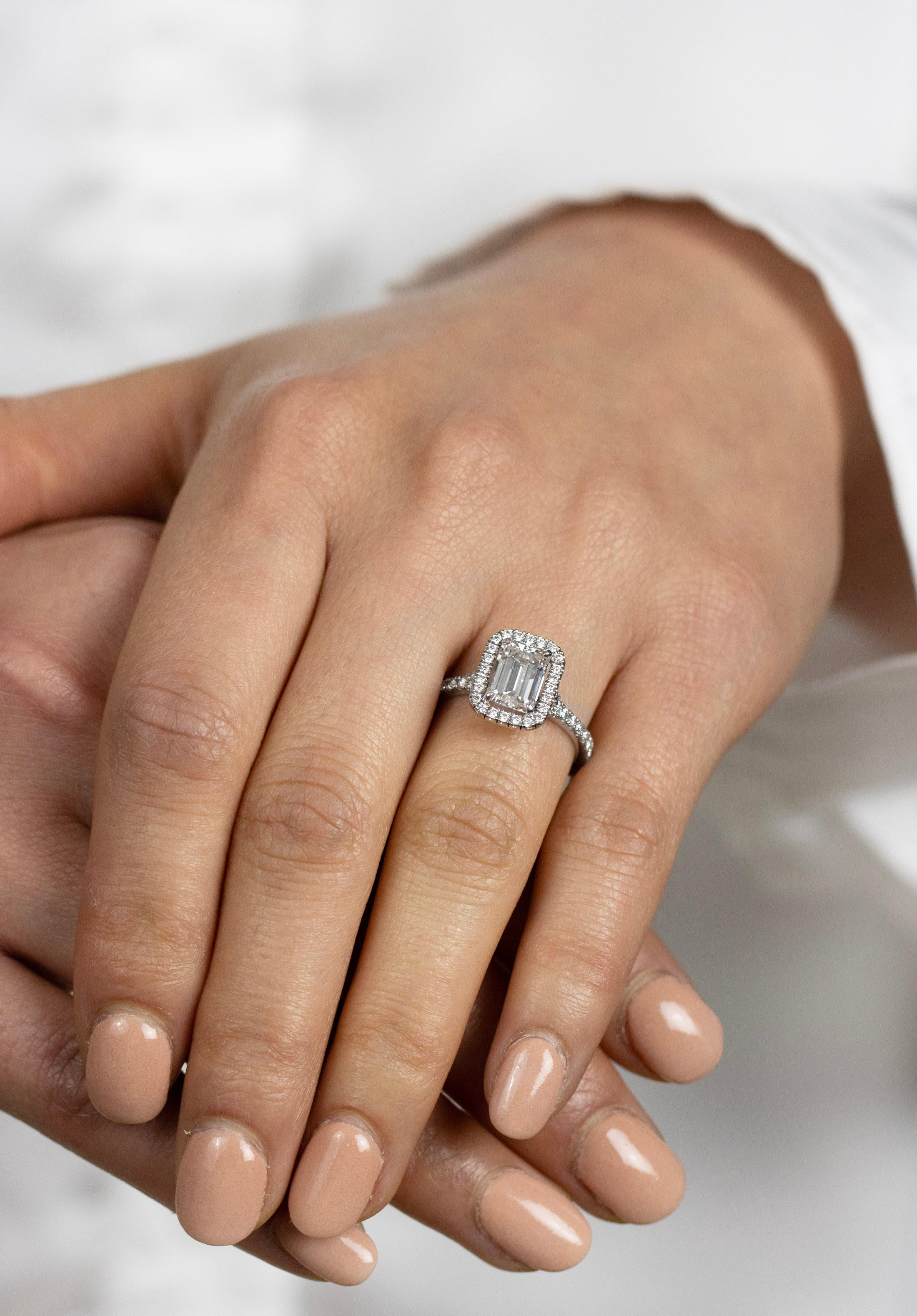Roman Malakov Verlobungsring mit GIA-zertifiziertem 1.60 Karat Diamant-Halo im Smaragdschliff im Angebot 2