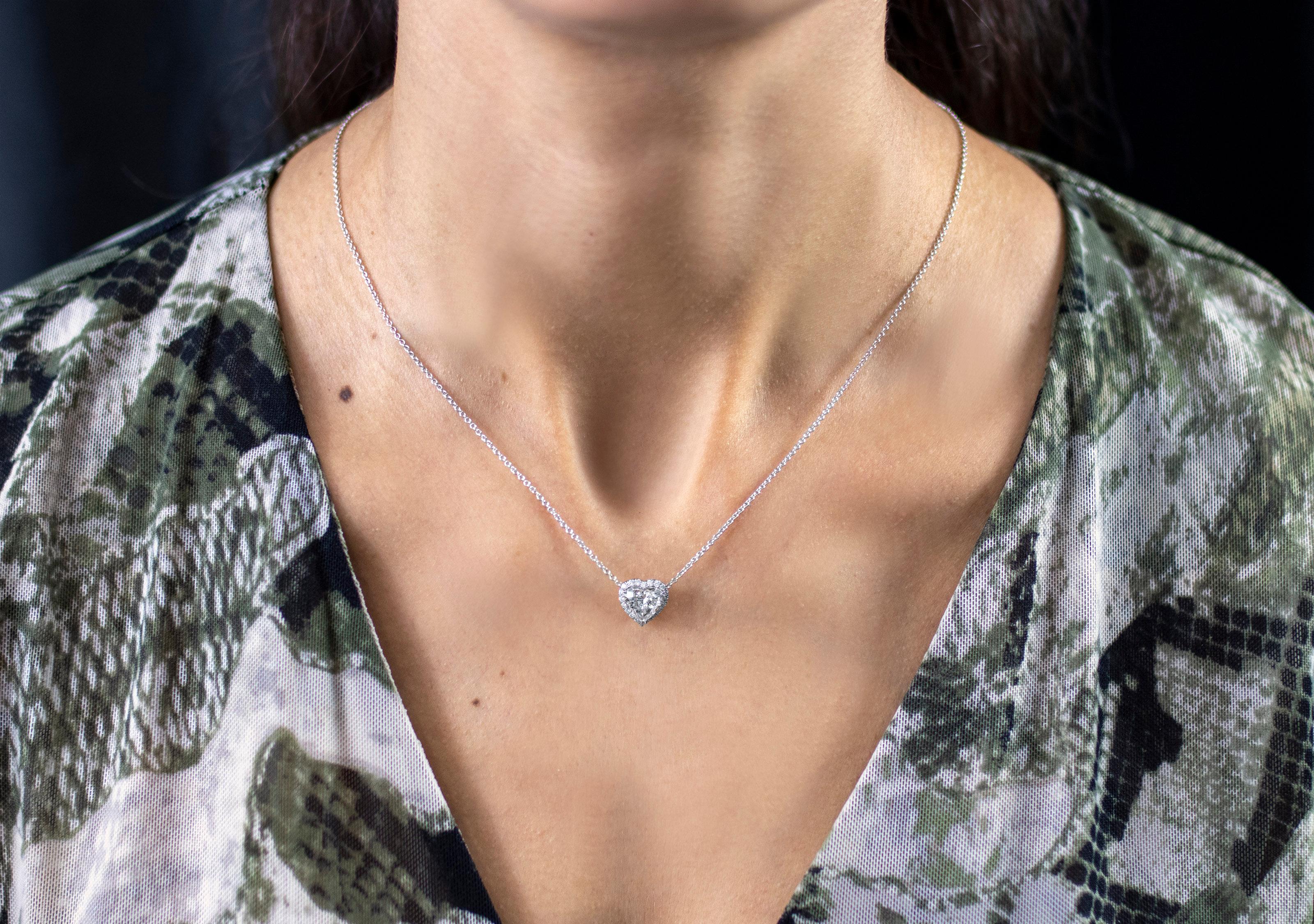 Contemporary Roman Malakov Gia Certified 1.80 Carat Heart Shape Diamond Pendant Halo Necklace For Sale