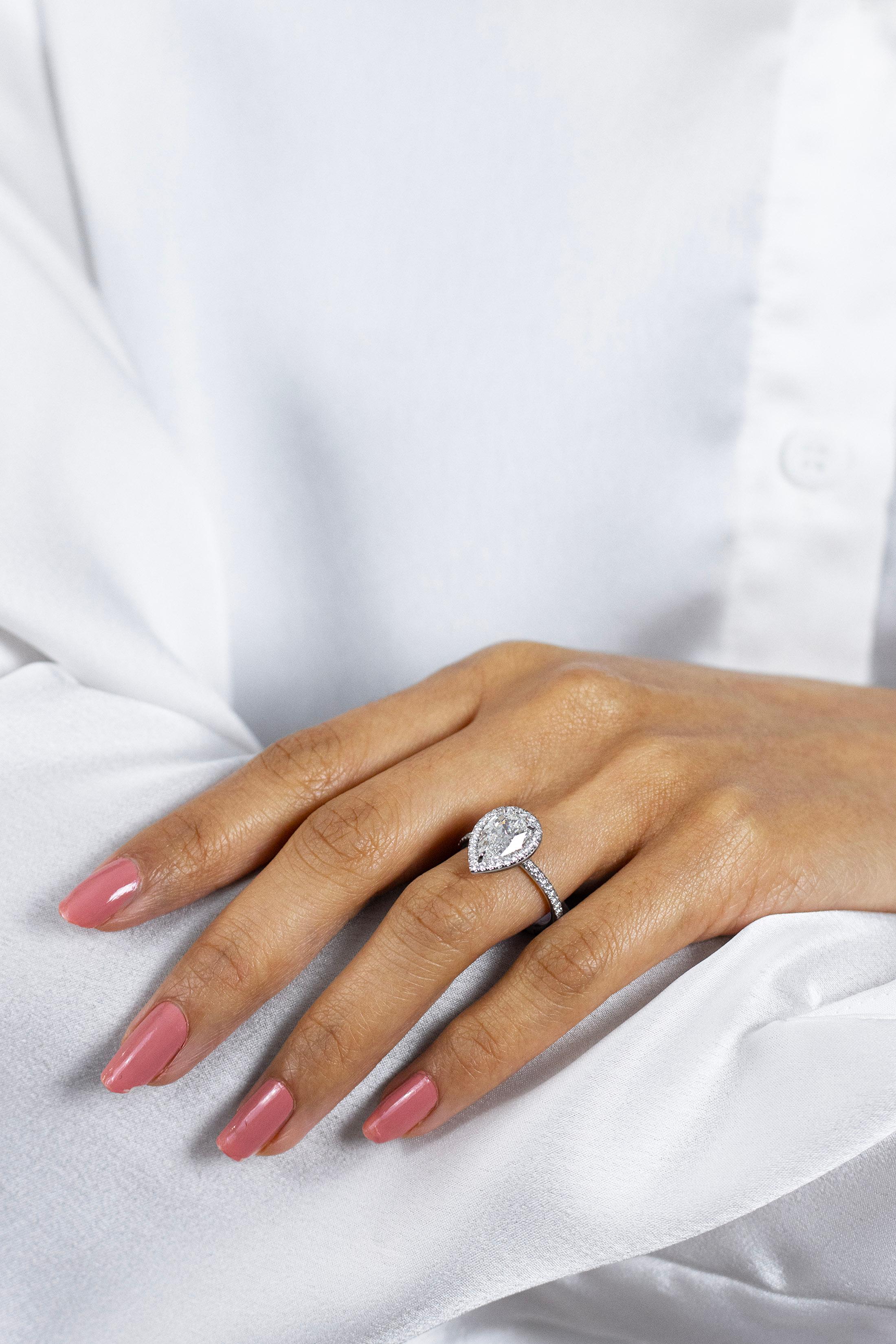 Contemporary Roman Malakov GIA Certified 1.89 Carats Pear Shape Diamond Halo Engagement Ring For Sale