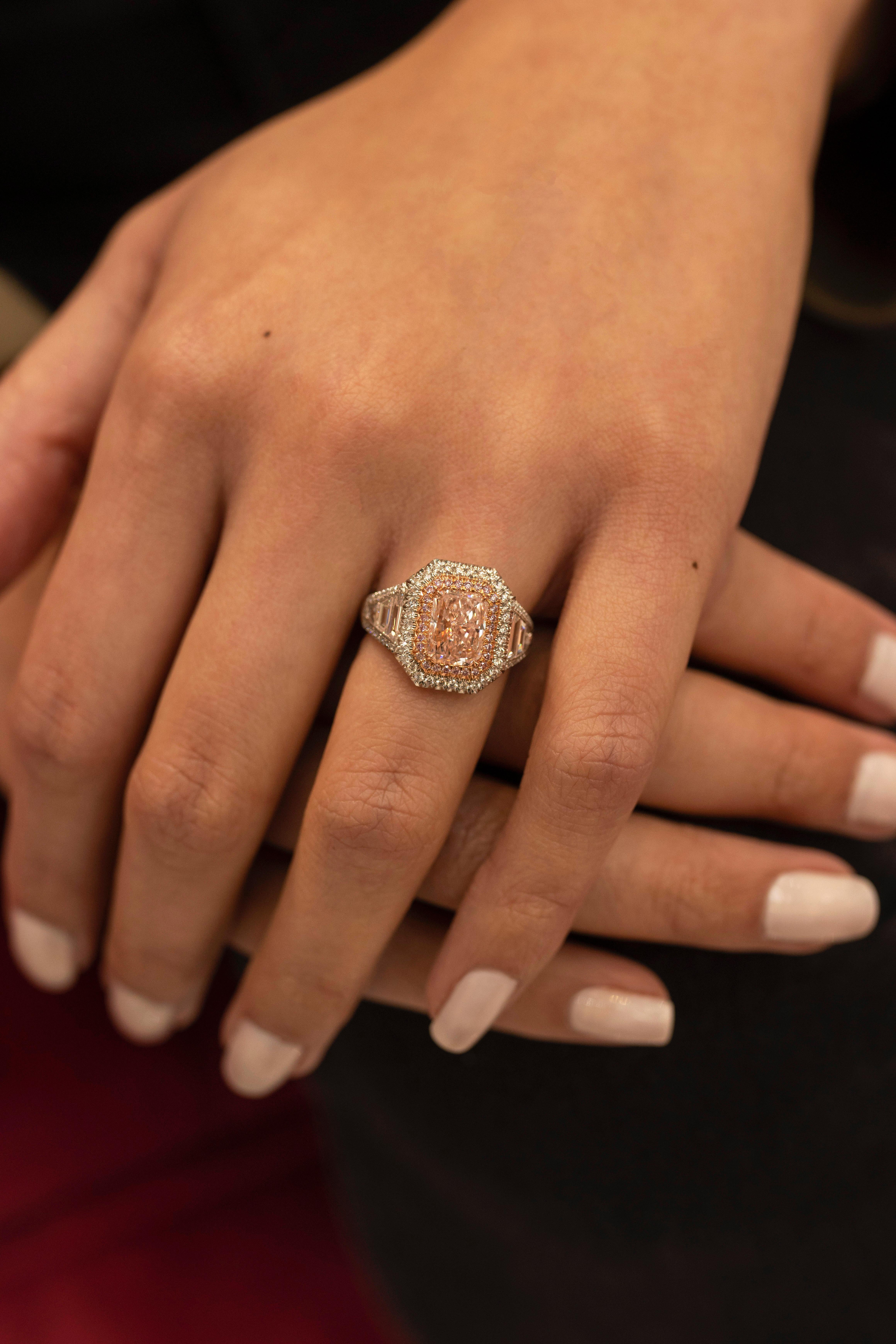 Roman Malakov, GIA Certified 2.01 Carat Radiant Cut Pink Diamond Ring In New Condition For Sale In New York, NY