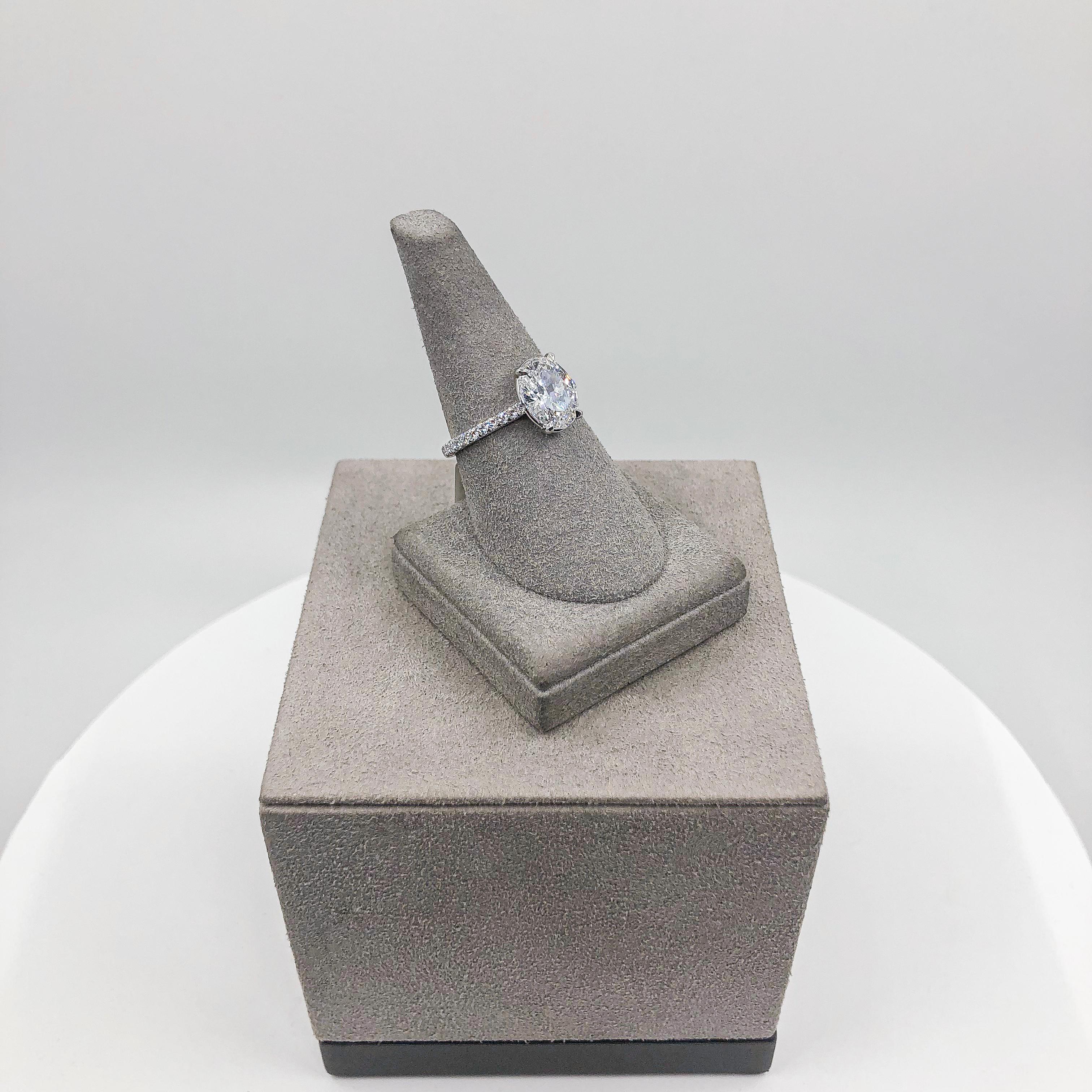 Roman Malakov Verlobungsring mit GIA-zertifiziertem 2.02 Karat Diamant im Ovalschliff im Angebot 4