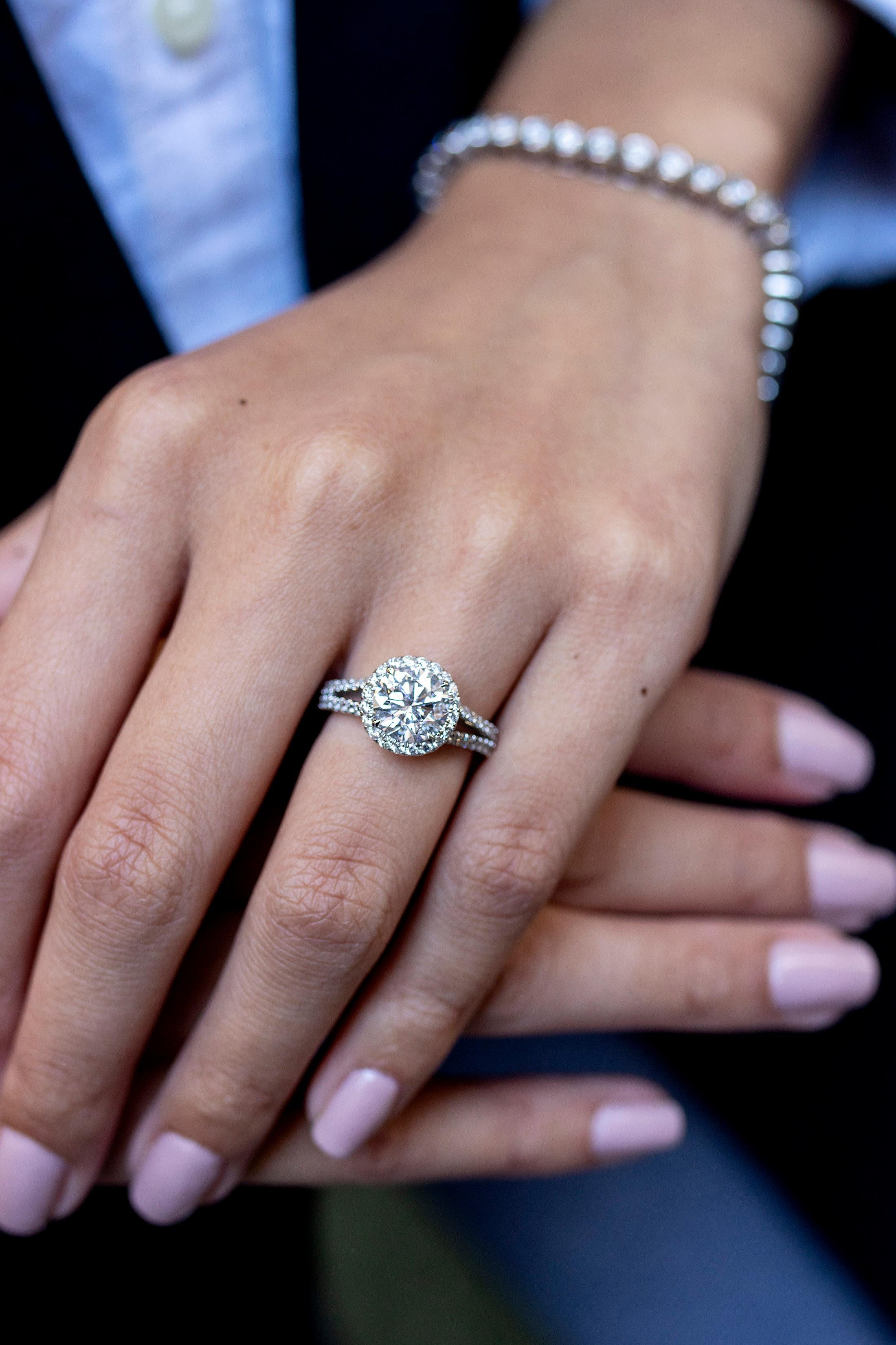 Roman Malakov GIA zertifiziert 2,24 Brillant Runde Diamant Halo Verlobungsring im Zustand „Neu“ im Angebot in New York, NY