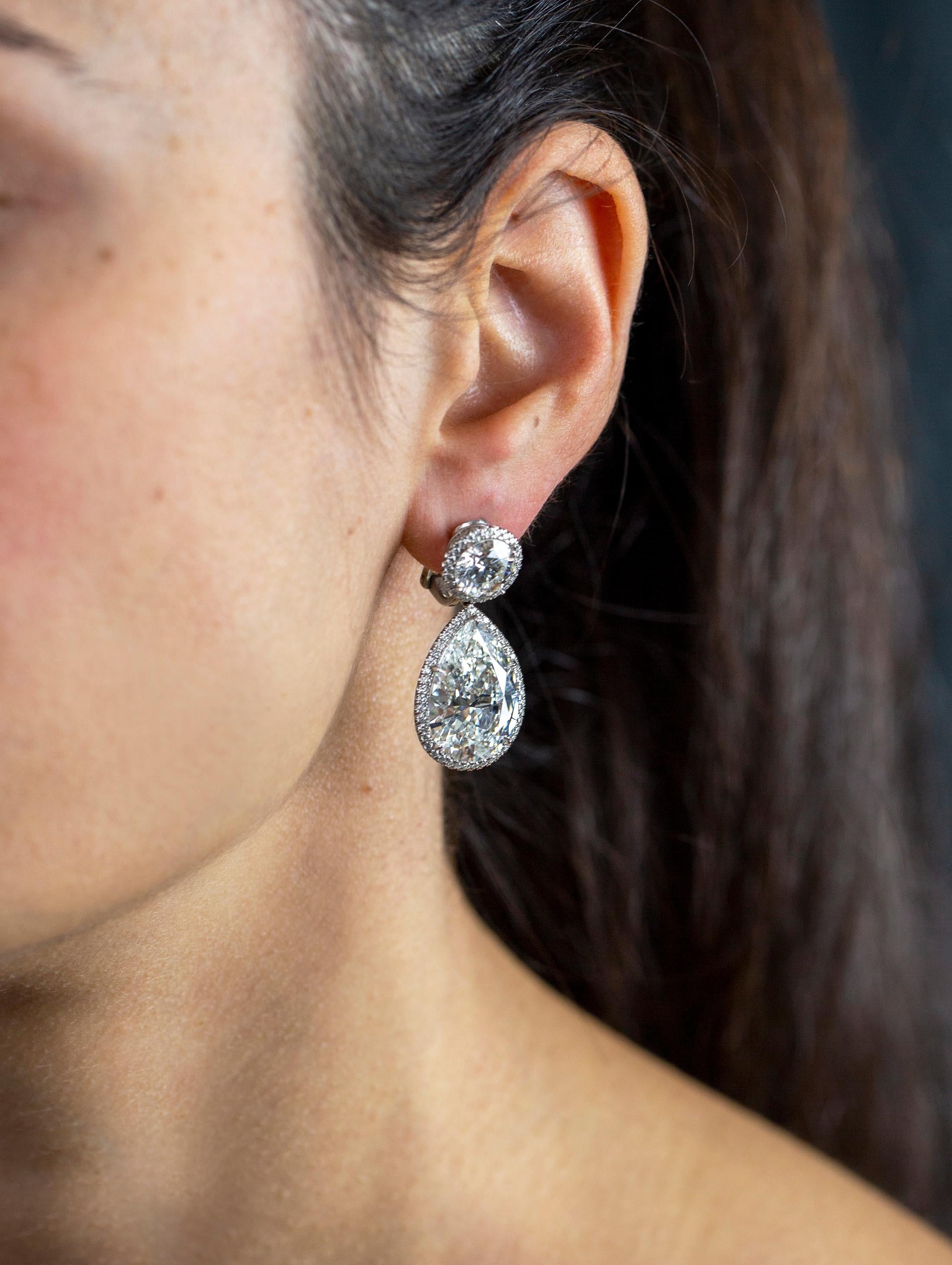 Roman Malakov Pendants d'oreilles en forme de poire avec diamants de 24.32 carats au total certifiés GIA Pour femmes en vente
