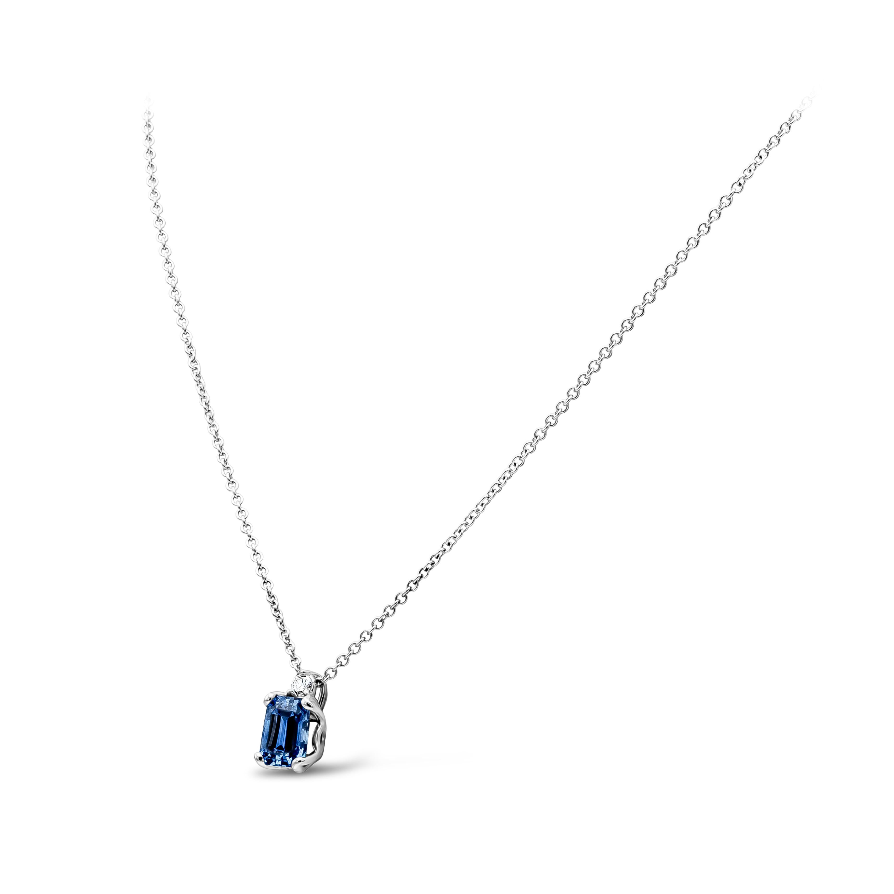 Contemporary Roman Malakov GIA Certified 2.77 Carat Emerald Cut Sapphire Pendant Necklace For Sale
