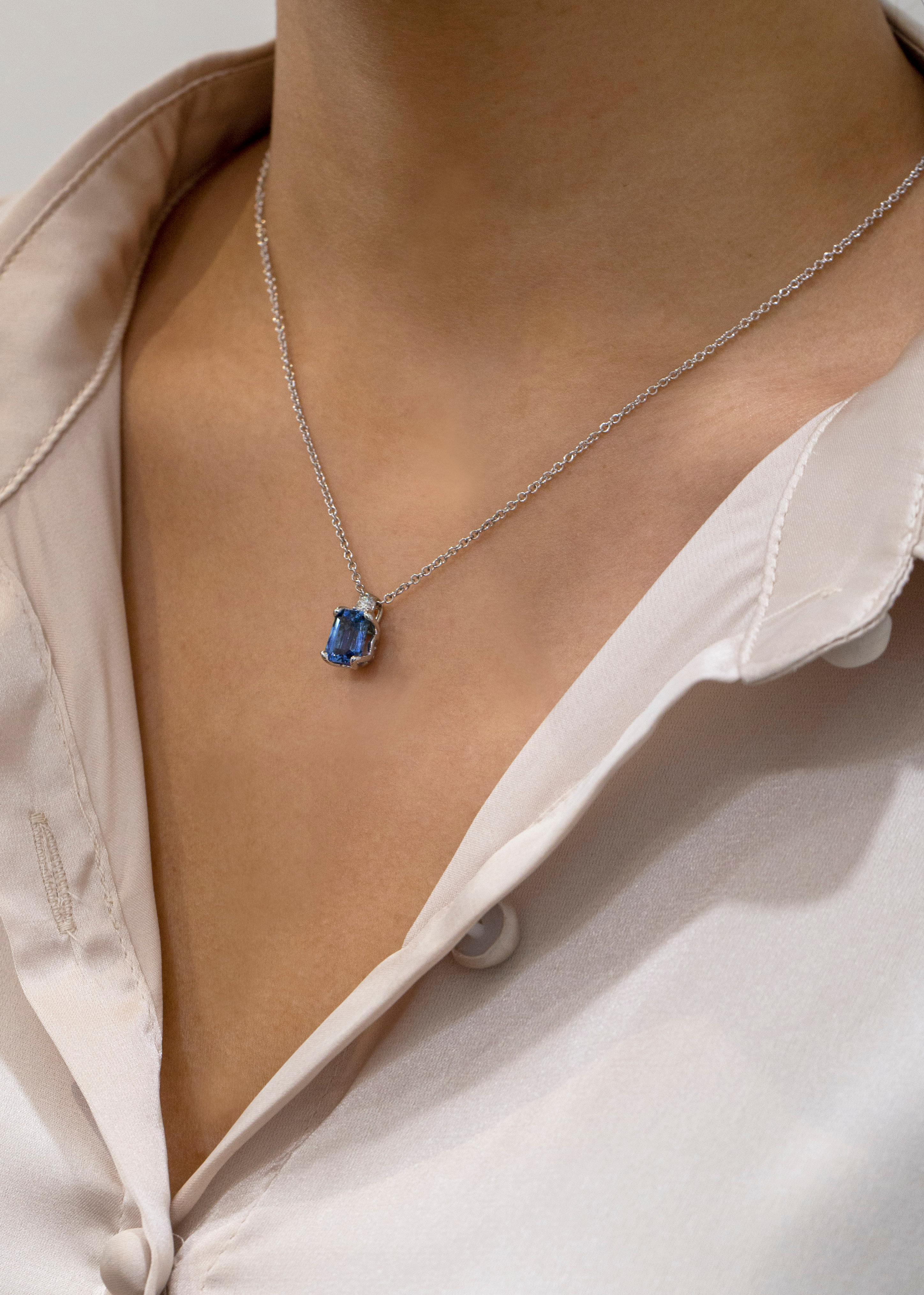 Roman Malakov, collier pendentif en saphir taille émeraude de 2,77 carats certifié GIA Neuf - En vente à New York, NY