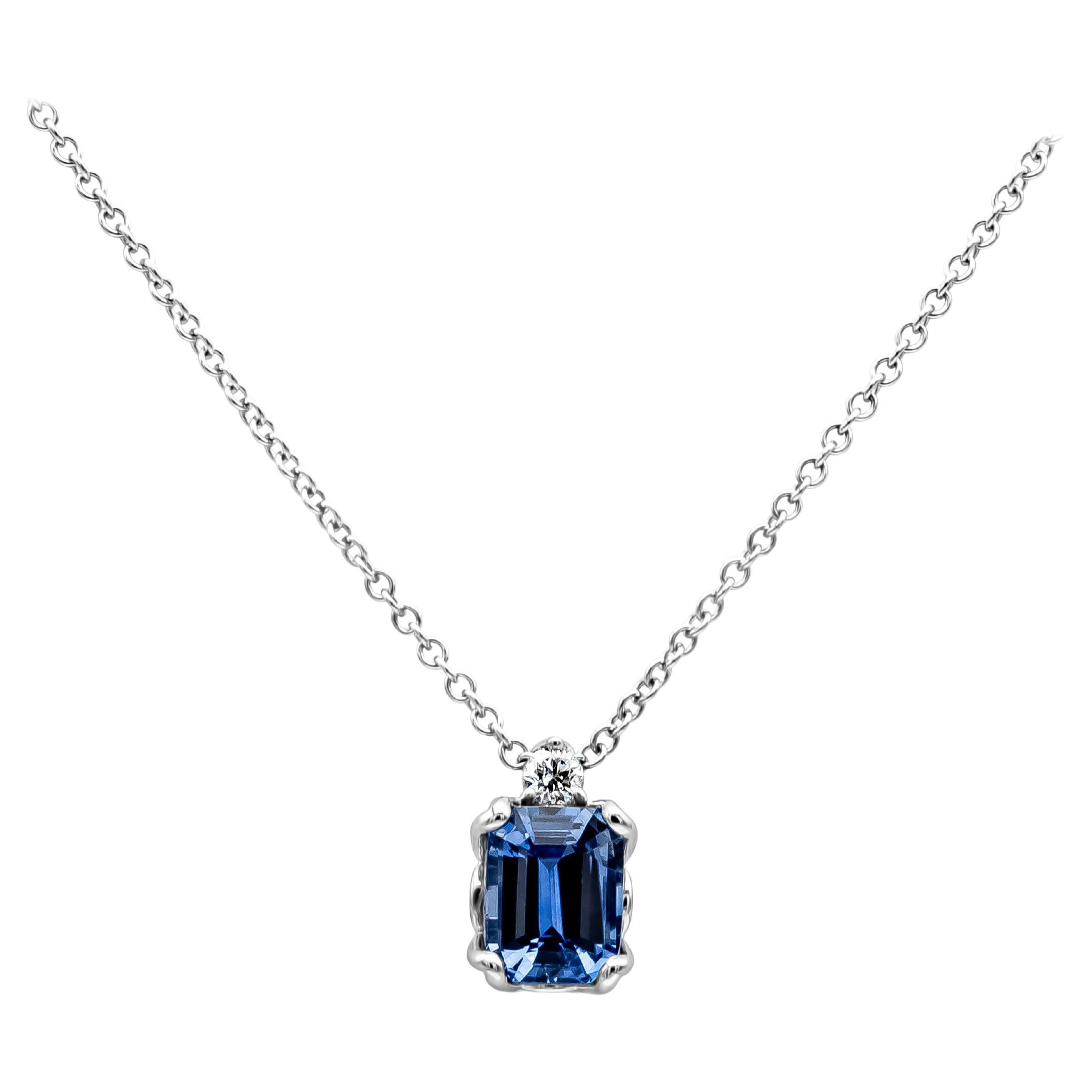 Roman Malakov GIA Certified 2.77 Carat Emerald Cut Sapphire Pendant Necklace For Sale