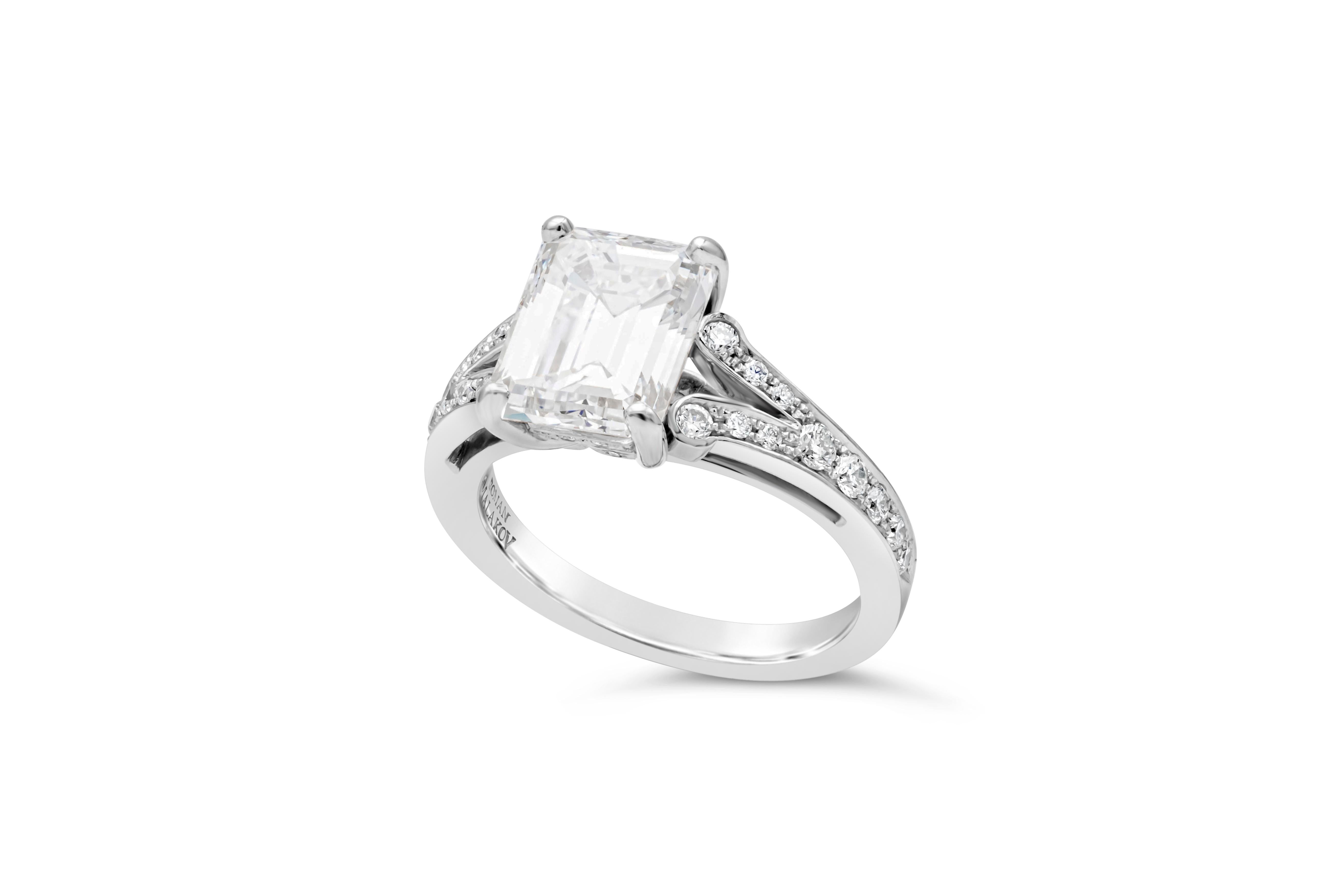 Taille émeraude Roman Malakov, bague de fiançailles en forme de fendue avec diamant taille émeraude certifié GIA de 3,01 carats en vente
