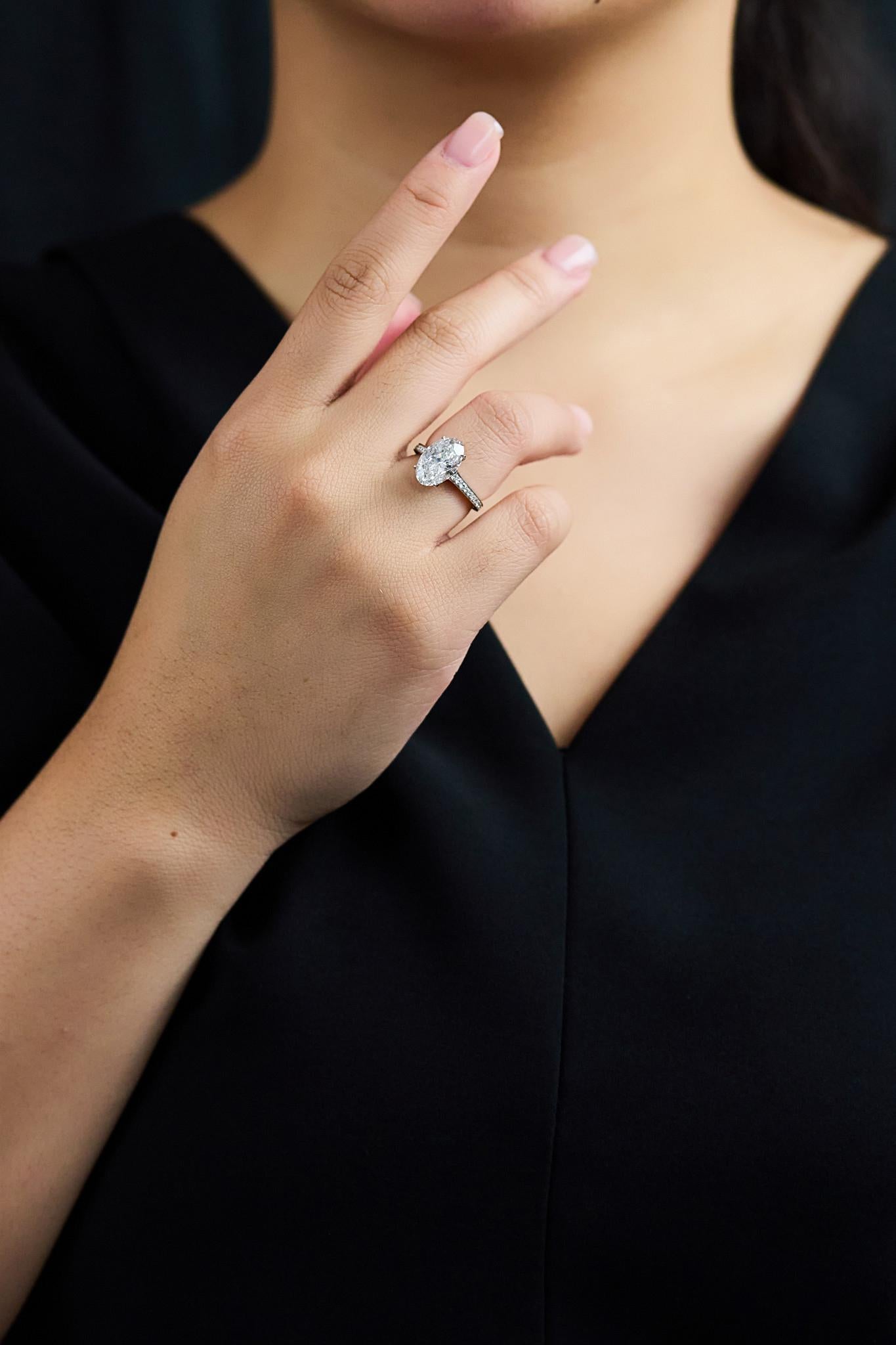 Roman Malakov Verlobungsring mit GIA-zertifiziertem 3.61 Karat Diamant im Ovalschliff im Zustand „Neu“ im Angebot in New York, NY