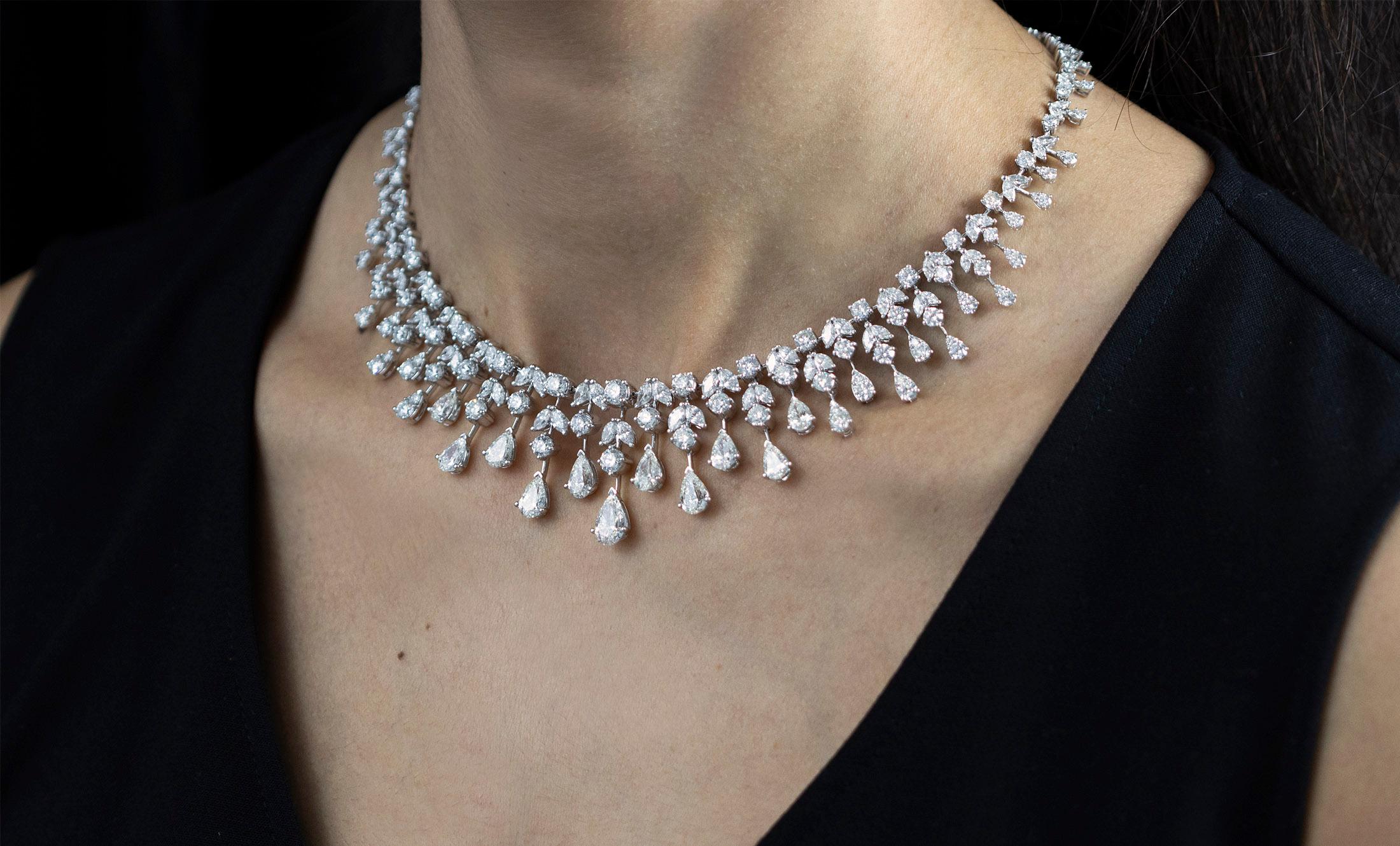 Taille mixte Roman Malakov, collier pendentif en forme de poire avec diamants 37,20 certifiés GIA en vente