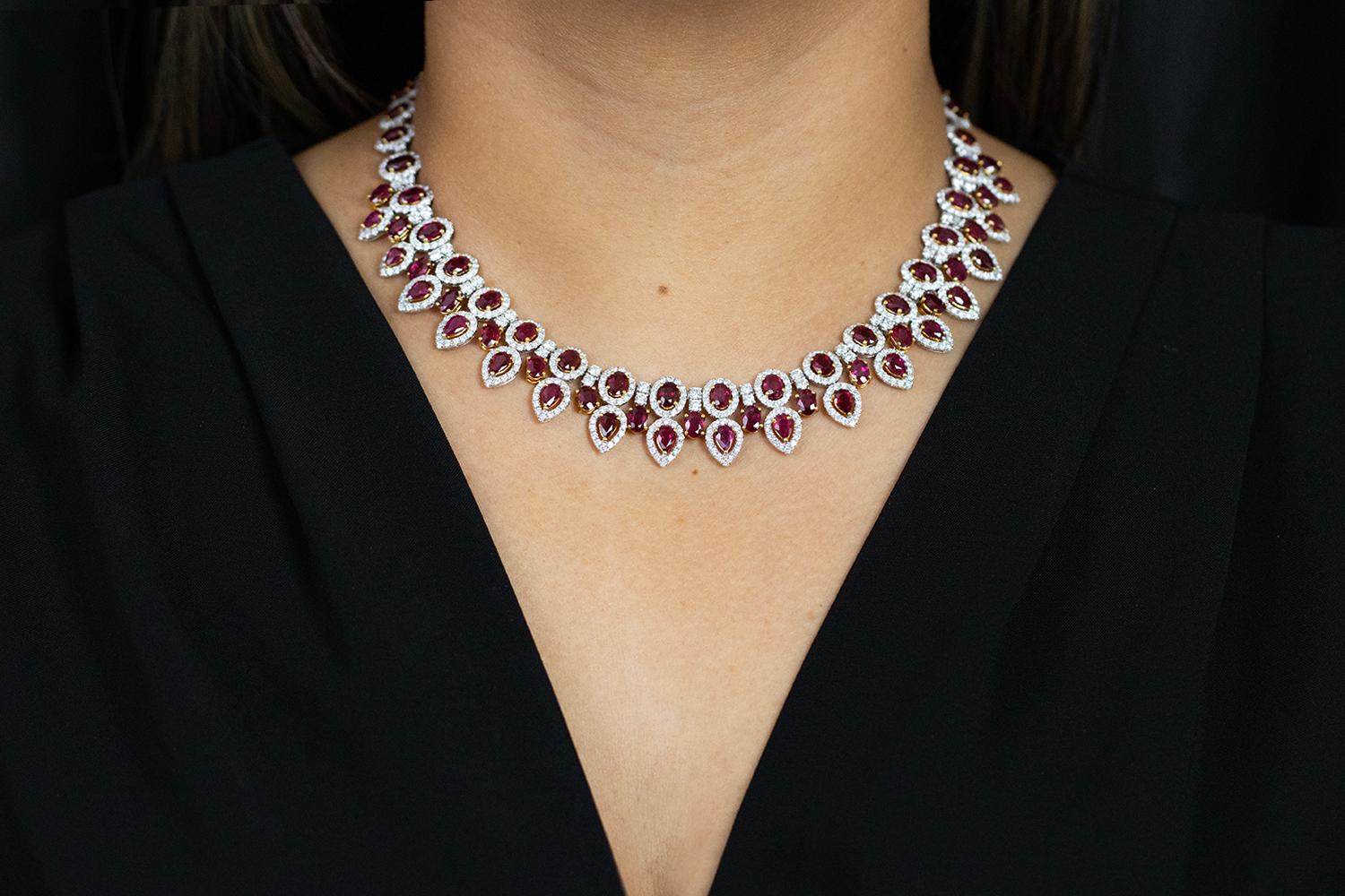 Roman Malakov Collar Halo de Rubí de Birmania y Diamantes Certificado GIA de 38,92 quilates en Nuevo estado para la venta en New York, NY
