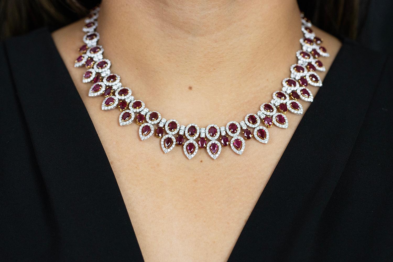 Roman Malakov Collar Halo de Rubí de Birmania y Diamantes Certificado GIA de 38,92 quilates Corte pera en venta
