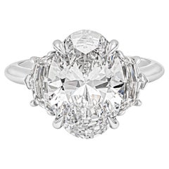 Anillo de compromiso de platino de tres piedras con diamante talla oval certificado por el GIA de 5.11 quilates