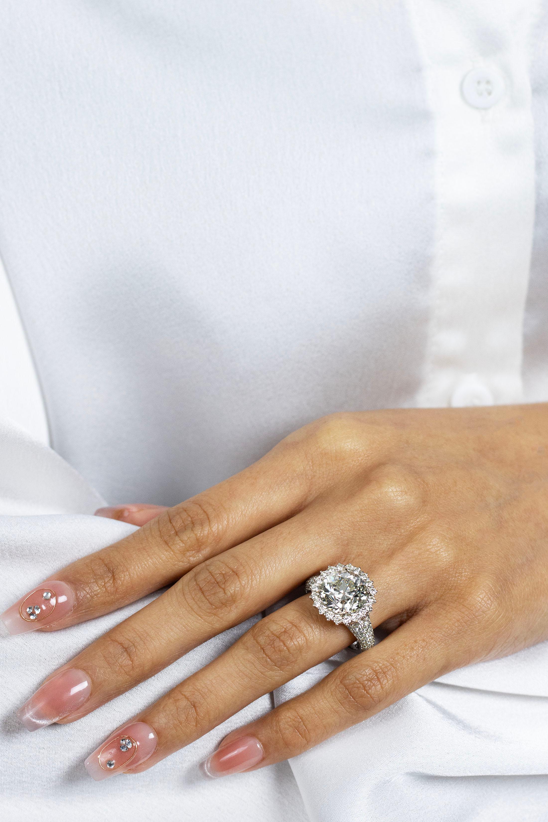 Roman Malakov Verlobungsring mit GIA-zertifiziertem 5,56 Karat Diamant im alteuropäischen Schliff Damen im Angebot