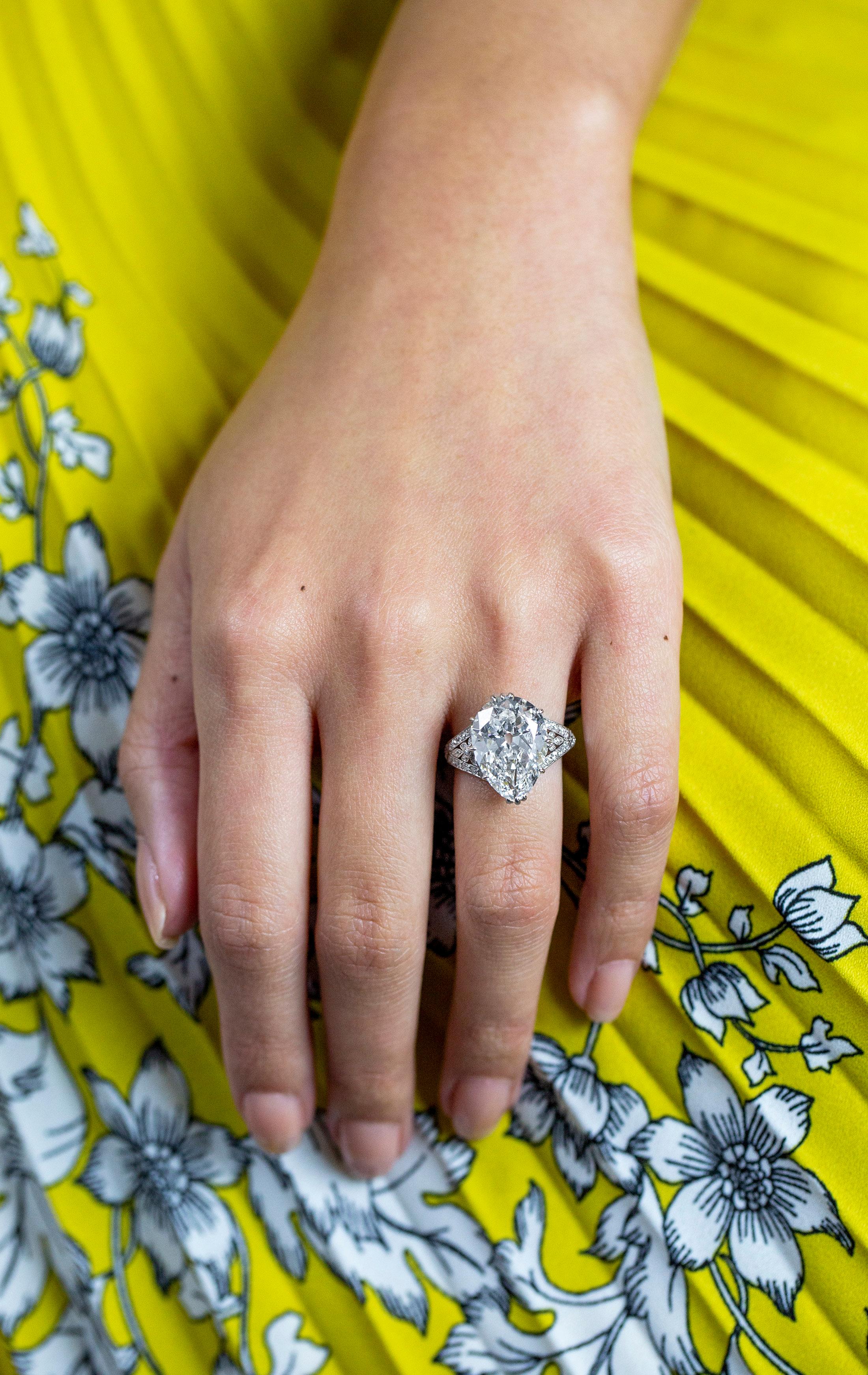 Roman Malakov Verlobungsring mit GIA-zertifiziertem 7,03 Karat birnenförmigem Diamanten im Zustand „Hervorragend“ im Angebot in New York, NY