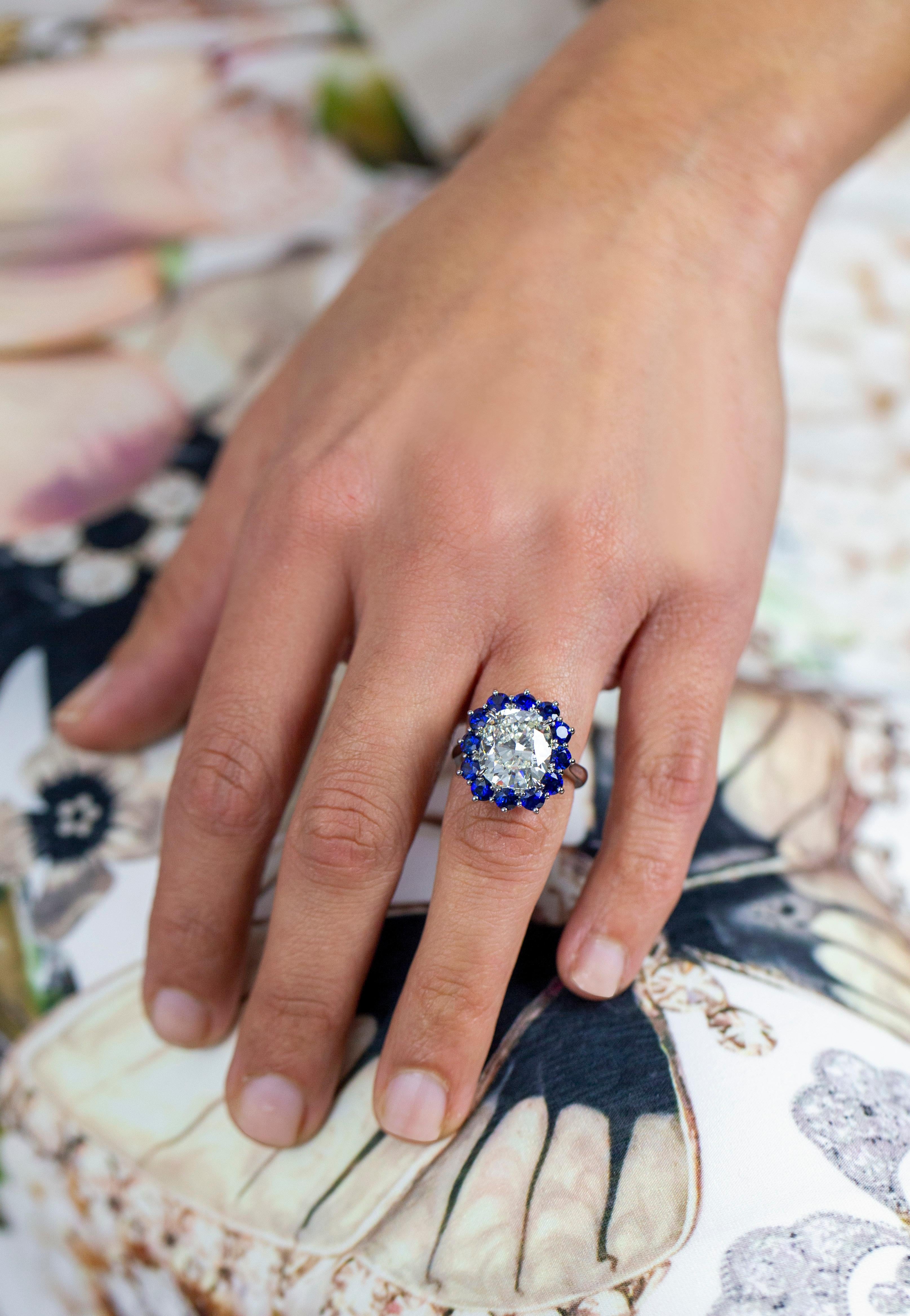 Roman Malakov Bague de fiançailles avec halo de diamants taille coussin de 7,04 carats certifiés GIA Neuf - En vente à New York, NY