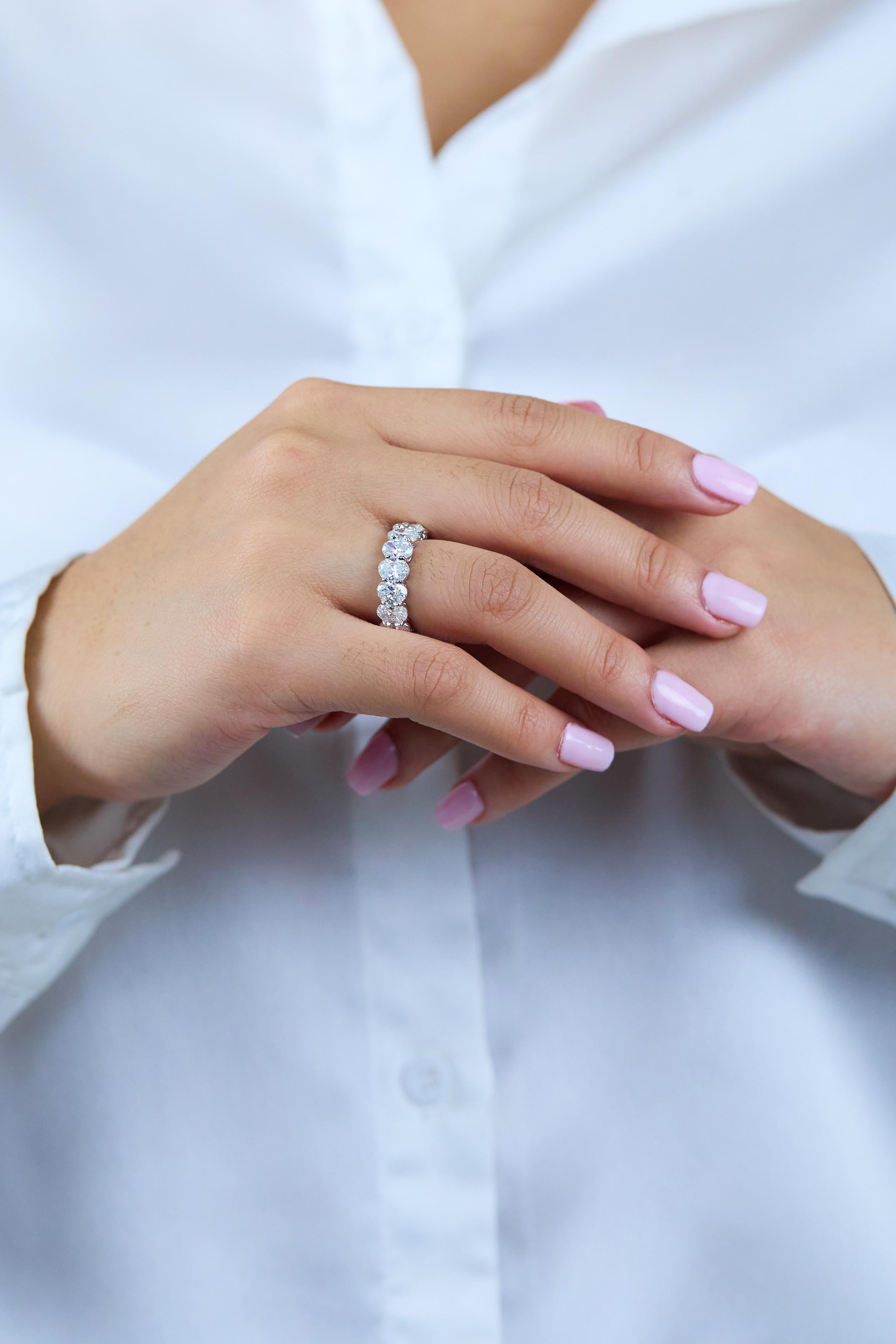Roman Malakov Eternity-Ehering, GIA-zertifizierter 7,50 Karat Diamant im Ovalschliff Damen im Angebot