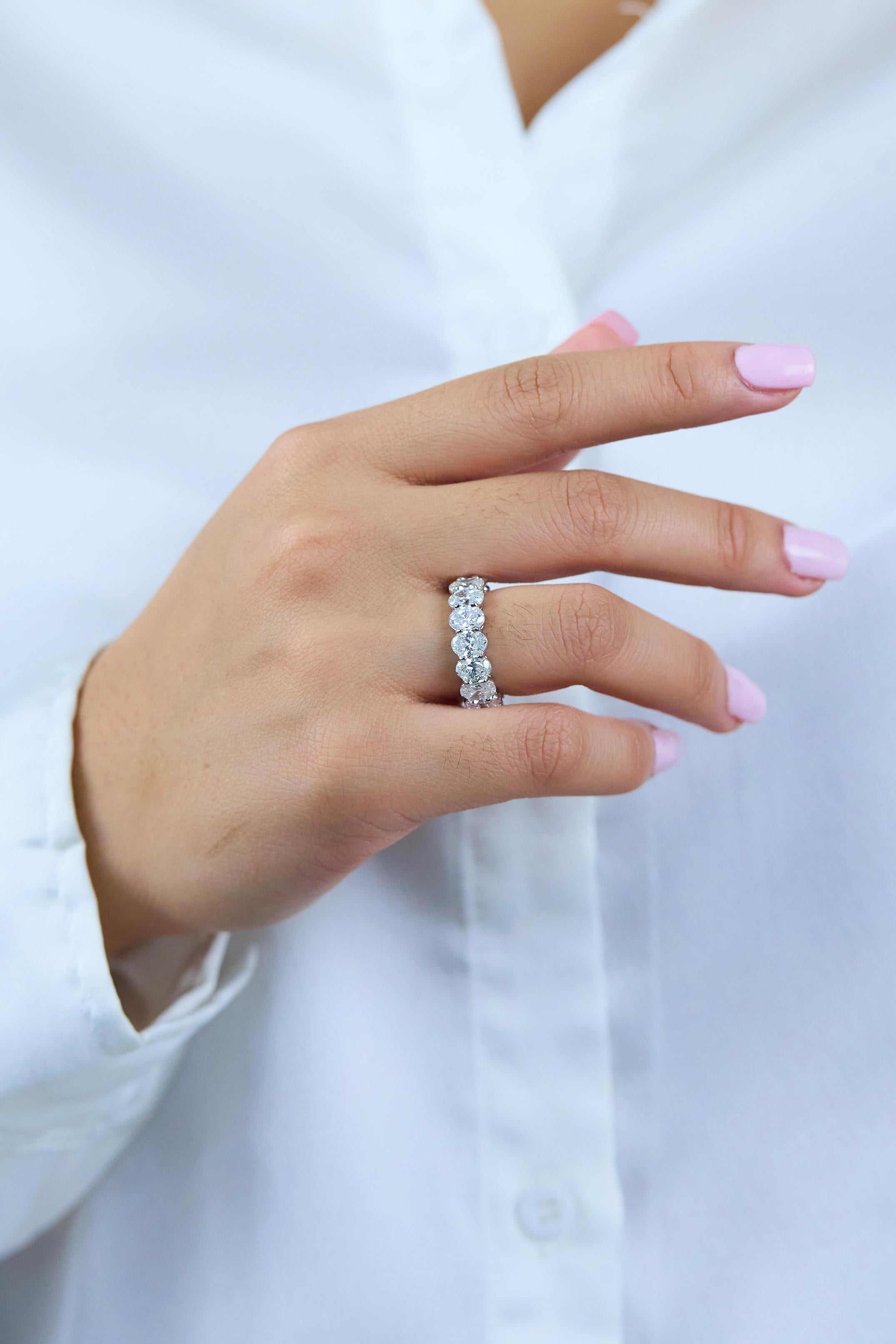 Roman Malakov Eternity-Ehering, GIA-zertifizierter 7,50 Karat Diamant im Ovalschliff im Zustand „Neu“ im Angebot in New York, NY