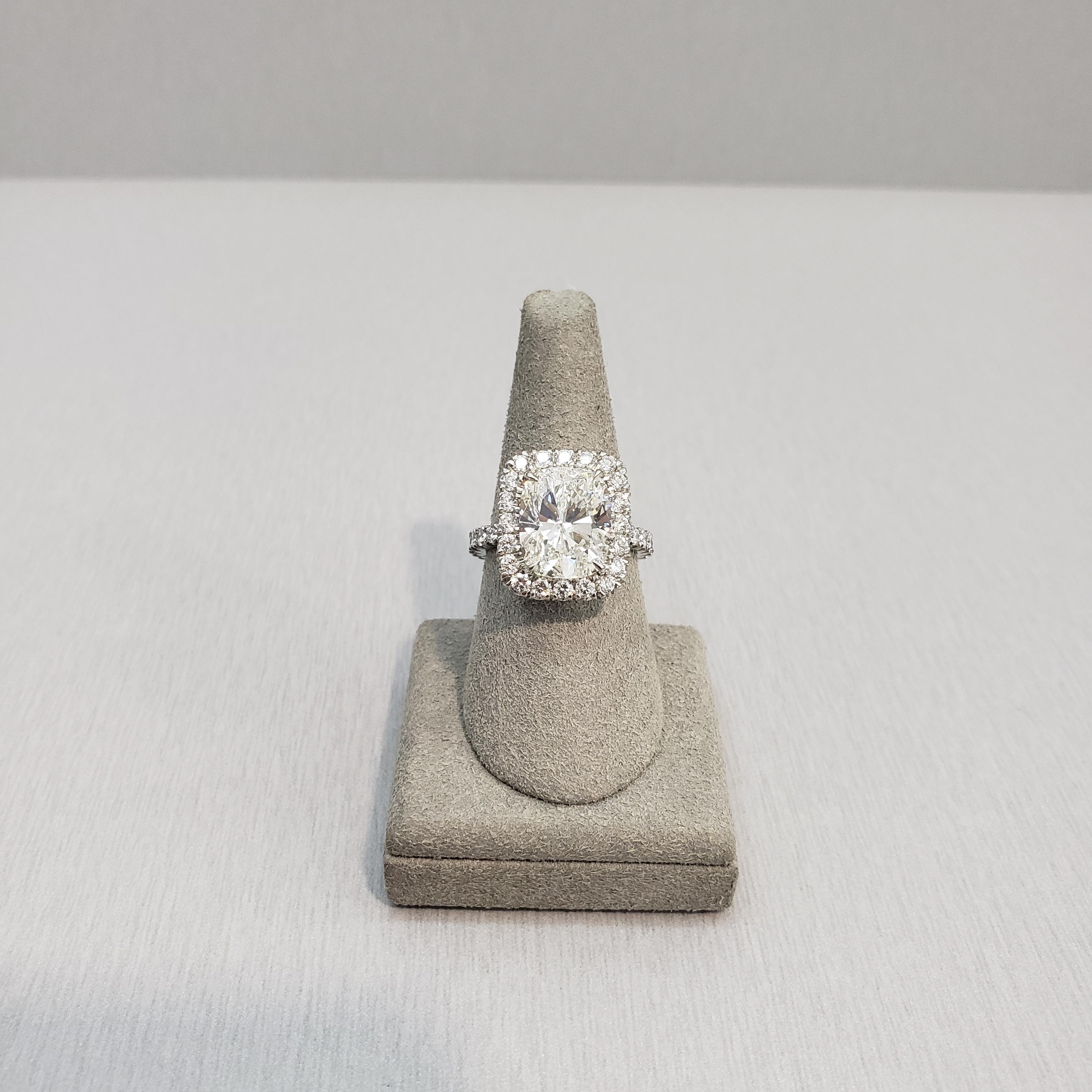 Women's Roman Malakov GIA Certified 5.01 Carat Cushion Cut Diamond Halo Engagement Ring For Sale