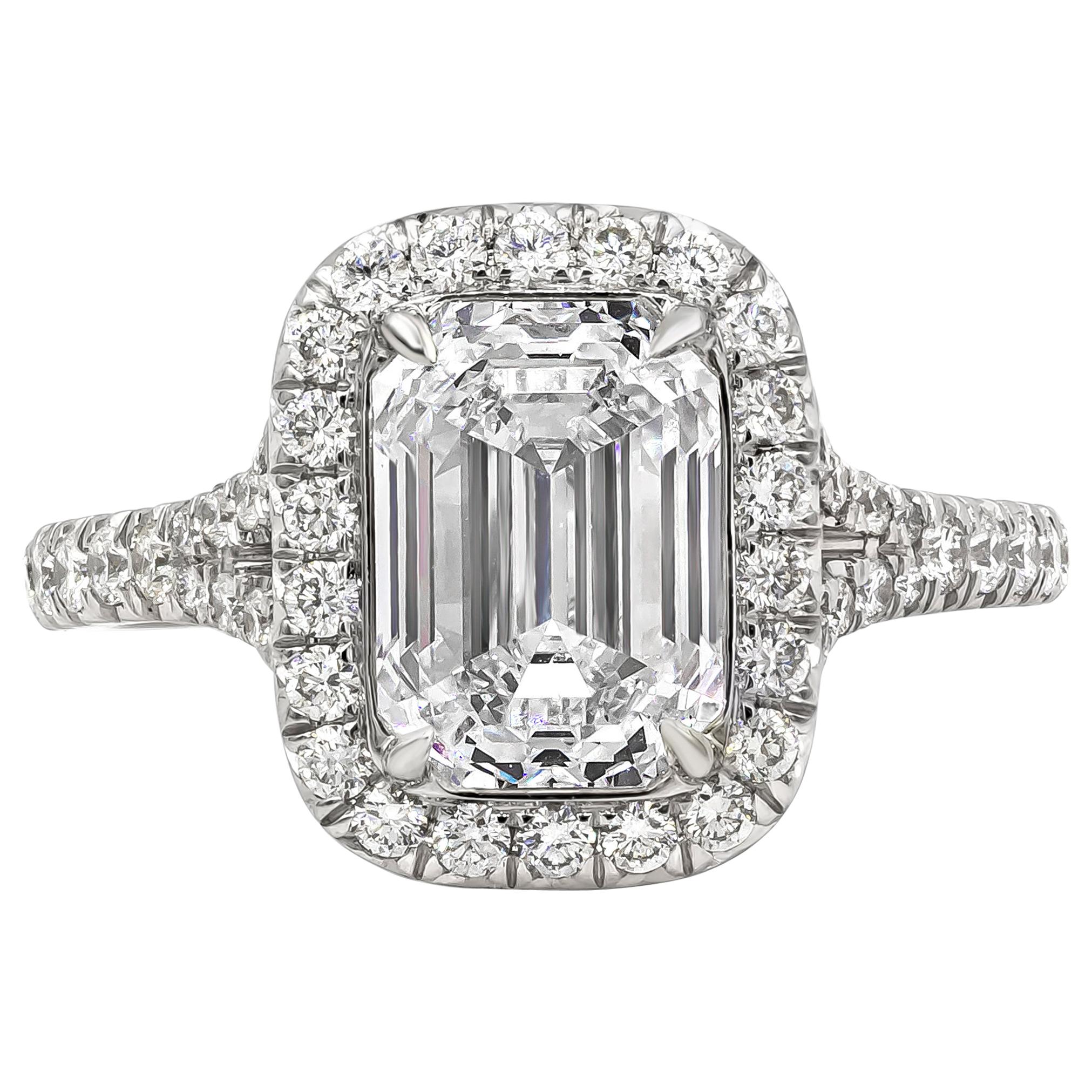 Roman Malakov Bague de fiançailles avec halo de diamants taille émeraude de 2.51 carat certifiés GIA en vente