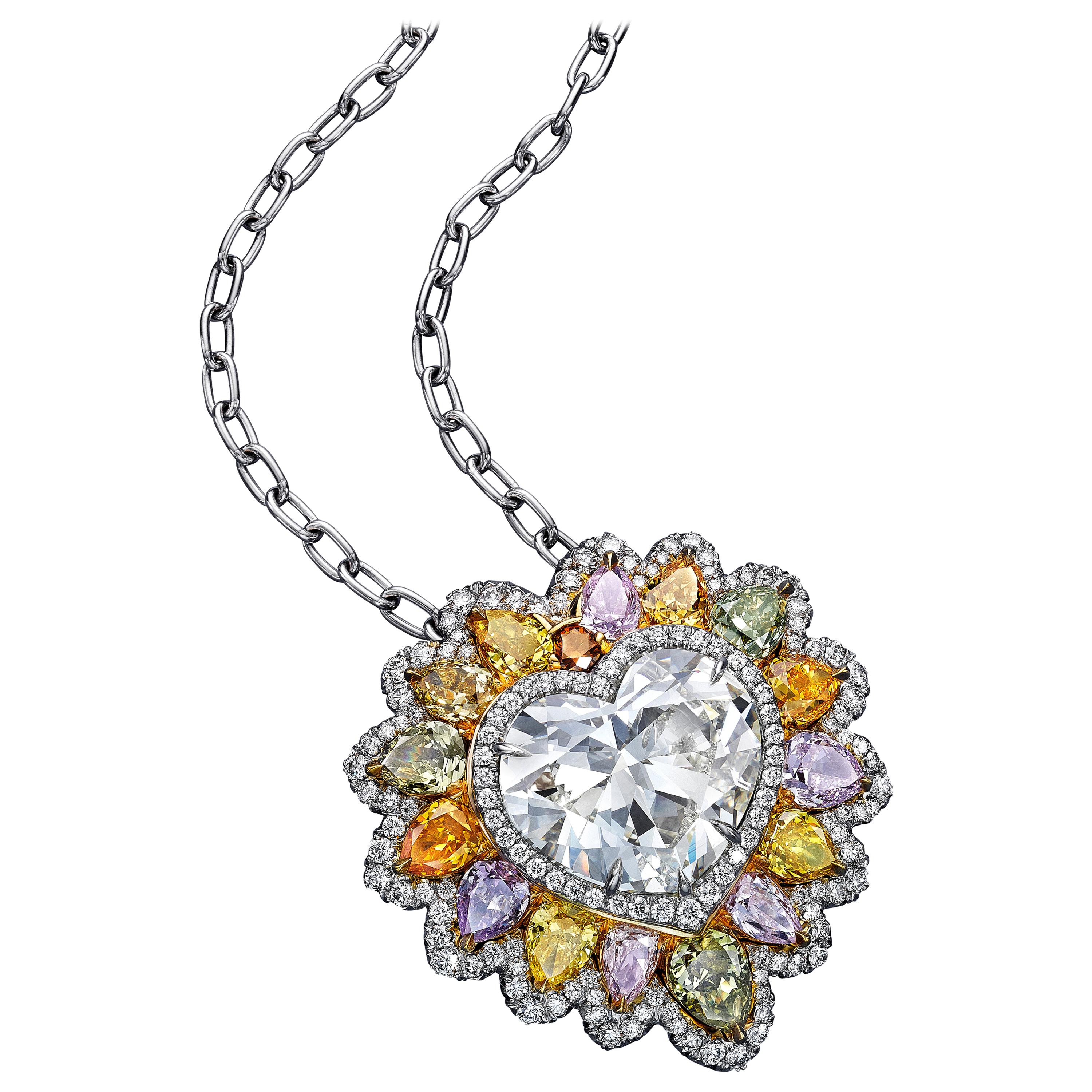 Halskette mit GIA-zertifiziertem 10,02 Karat herzförmigem Diamant-Löwen-Halo-Anhänger im Angebot