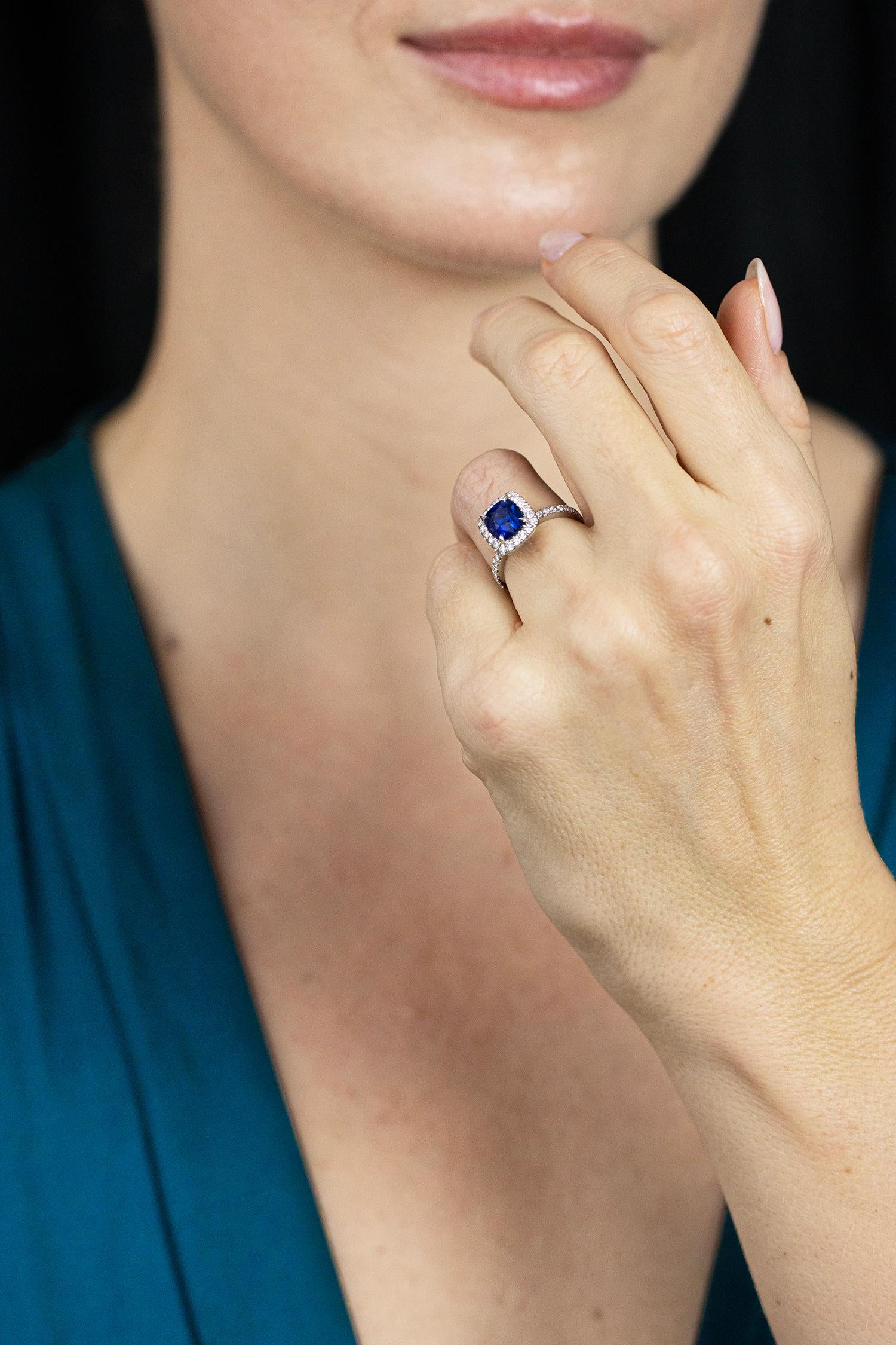 GIA Certified 2.75 Carats Cushion Cut Sapphire & Diamond Halo Engagement Ring In New Condition For Sale In New York, NY
