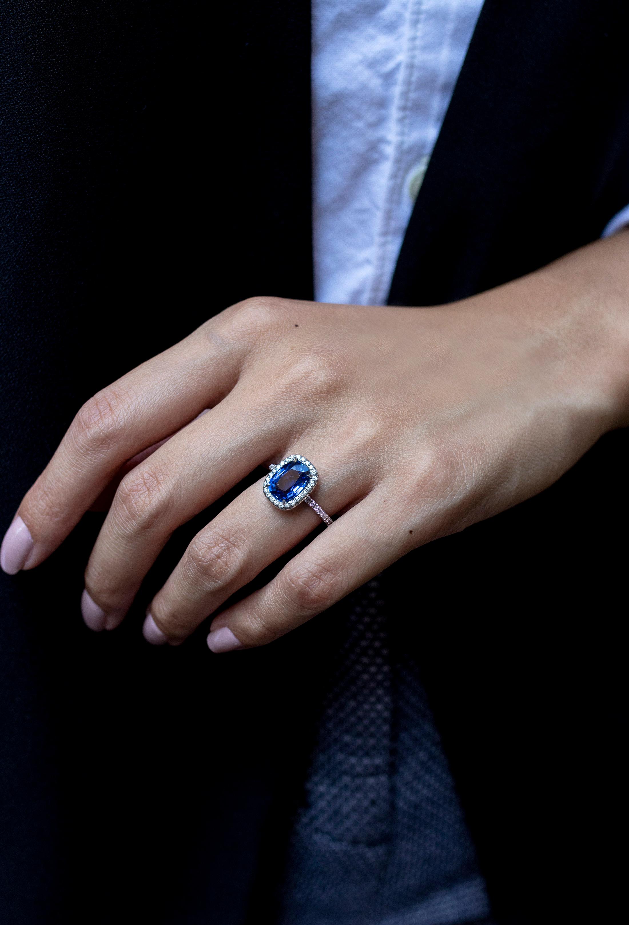 blue sapphire halo engagement rings