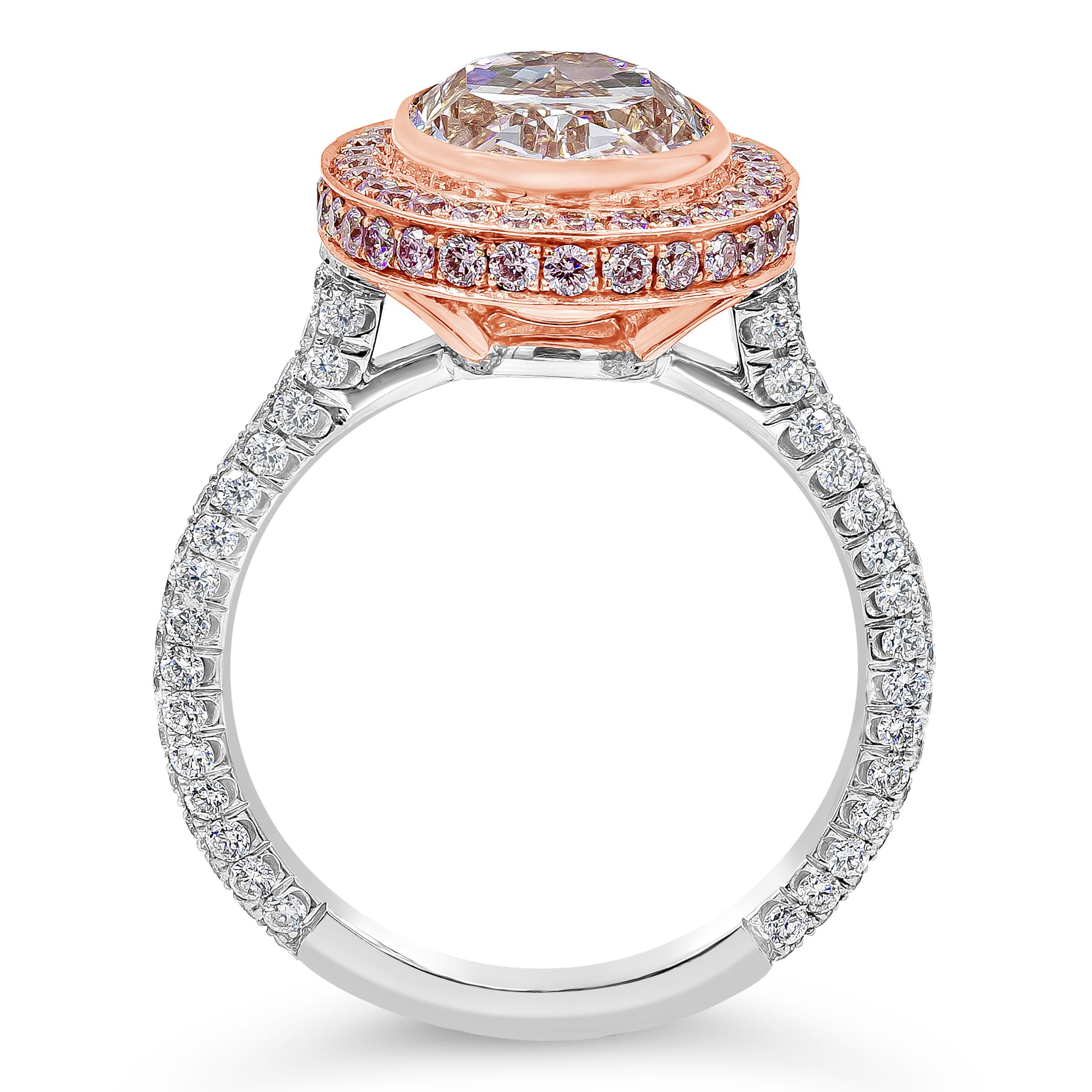 Bague de fiançailles avec halo de diamants rose clair fantaisie de 3,66 carats de taille ovale certifiés GIA Neuf - En vente à New York, NY