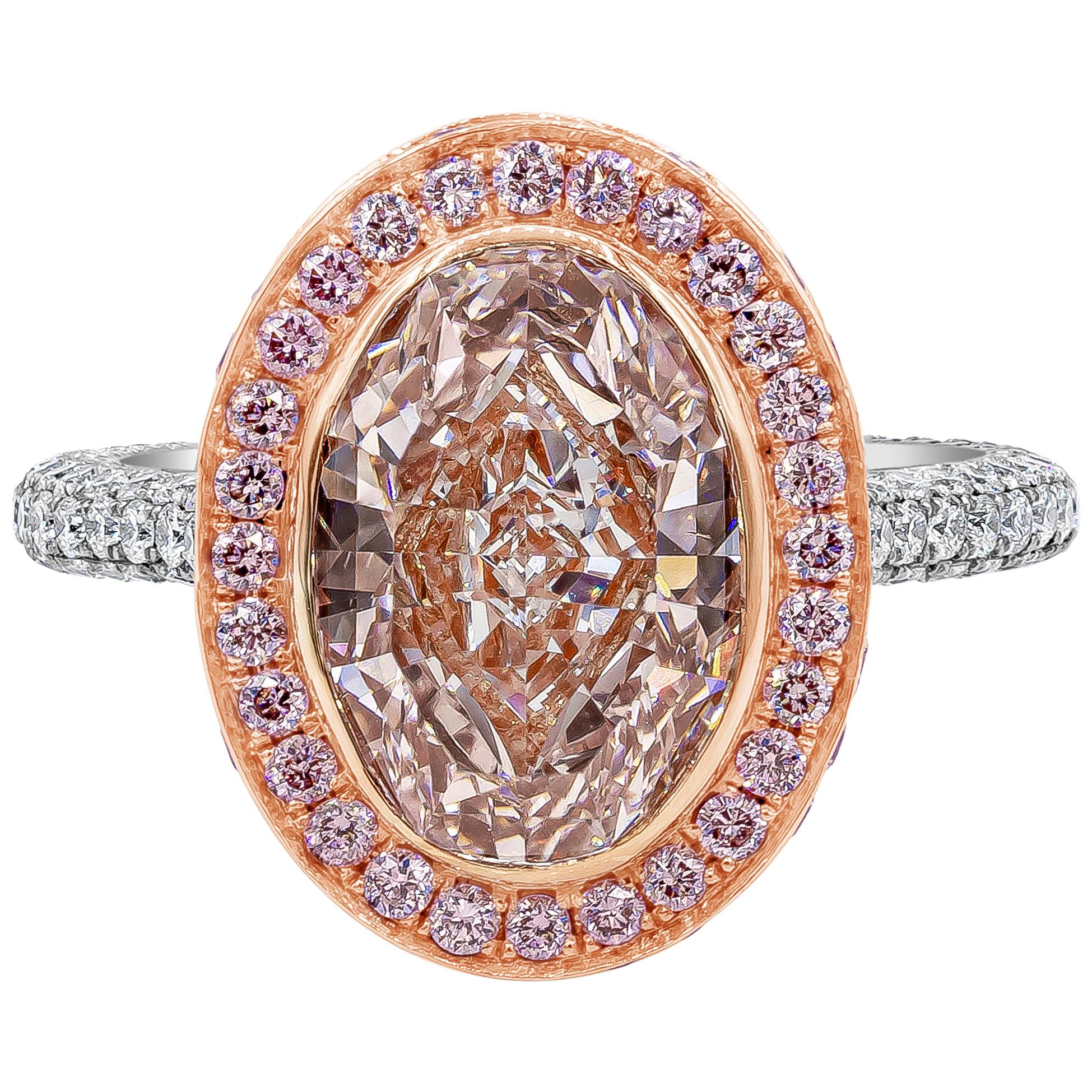 Anillo de compromiso con halo de diamantes rosa claro de fantasía de corte oval certificado por GIA de 3,66 quilates