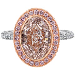 Bague de fiançailles avec halo de diamants rose clair fantaisie de 3,66 carats de taille ovale certifiés GIA