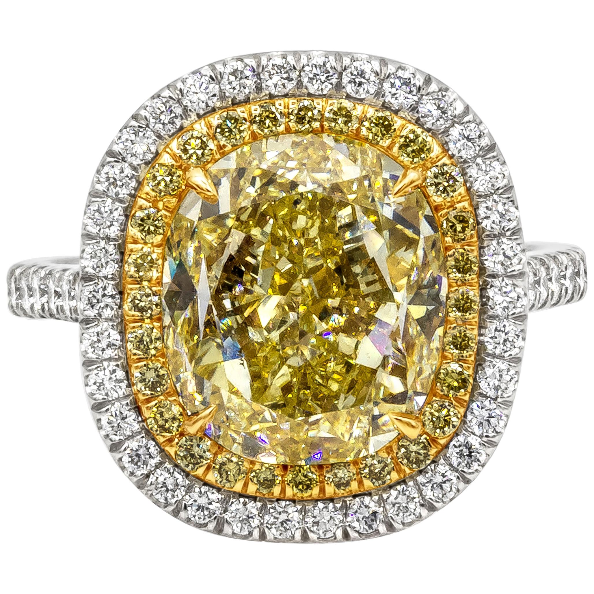 Bague de fiançailles à double halo de diamants jaunes de taille ovale de 7,06 carats certifiés GIA