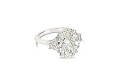 Platin-Verlobungsring mit drei Steinen, GIA-zertifizierter 5.09 Karat Diamant im Ovalschliff