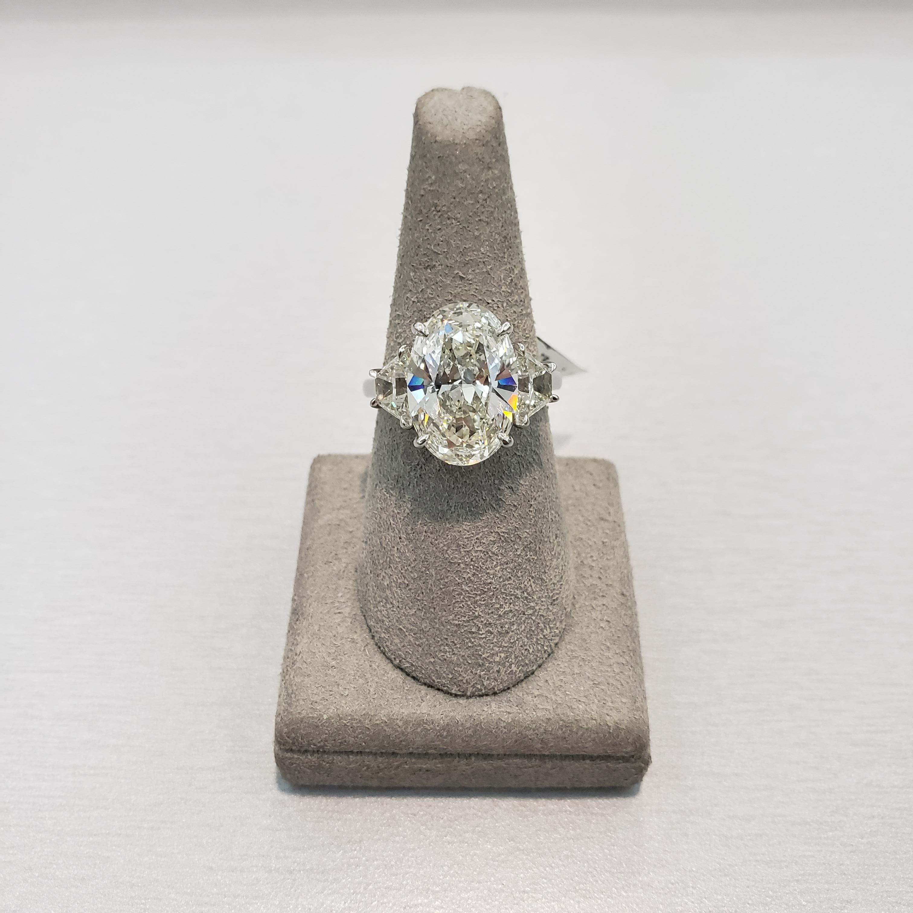 Verlobungsring mit drei Steinen, GIA-zertifizierter 5.09 Karat Diamant im Ovalschliff Damen im Angebot