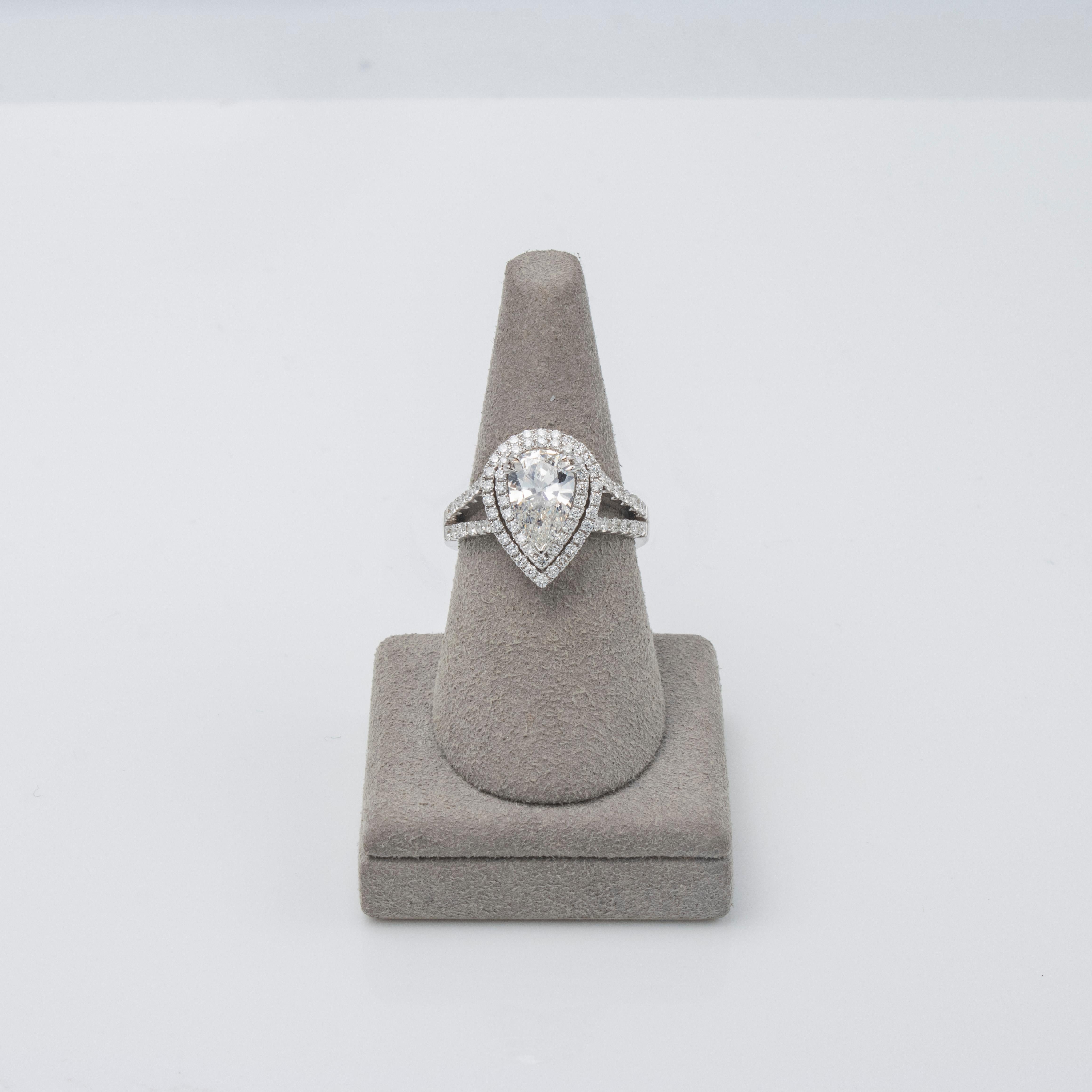 Bague de fiançailles double halo en diamant poire certifié GIA 1,53 carats en vente 6