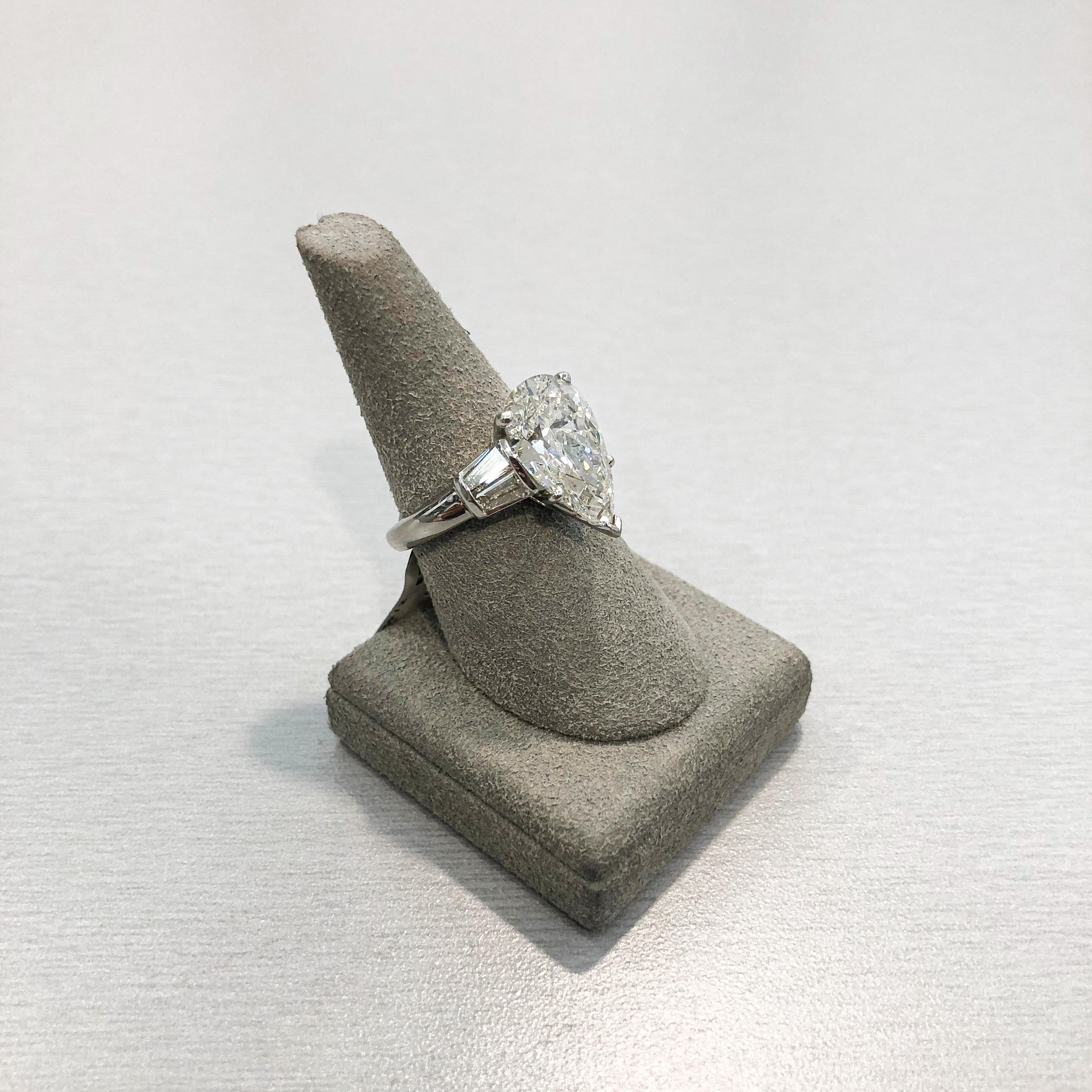 GIA Certified 5.38 Carat Pear Shape Diamond Three-Stone Engagement Ring In New Condition For Sale In New York, NY