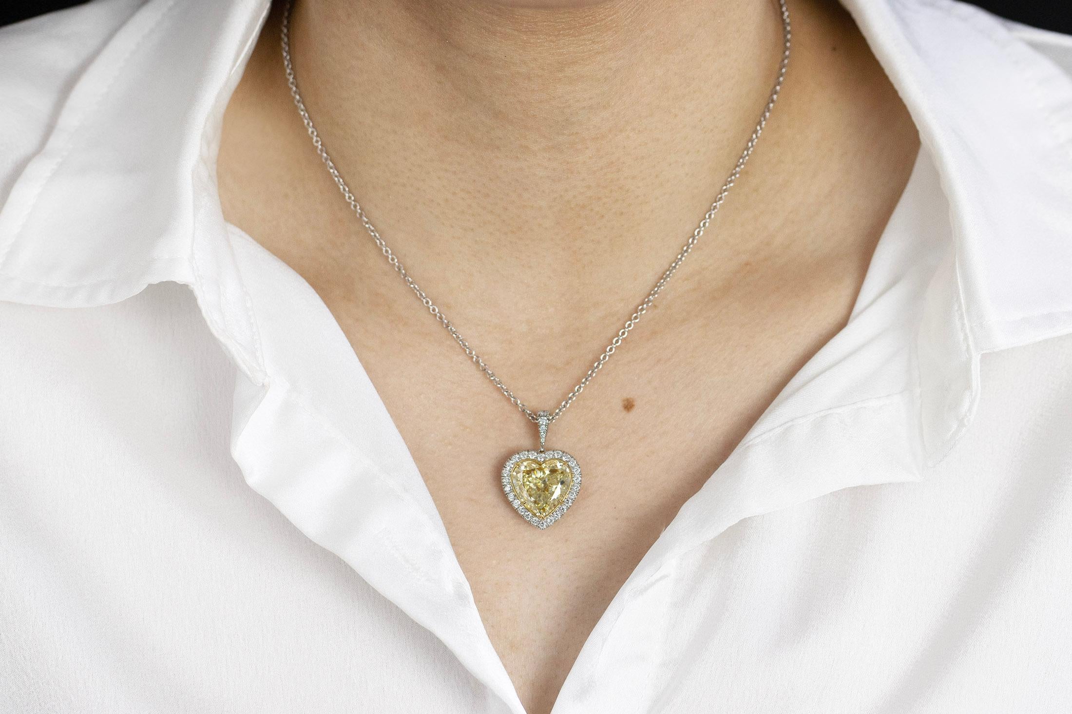 Taille cœur Collier à pendentif en forme de cœur en diamant jaune clair de 8,05 carats certifié par le GIA en vente