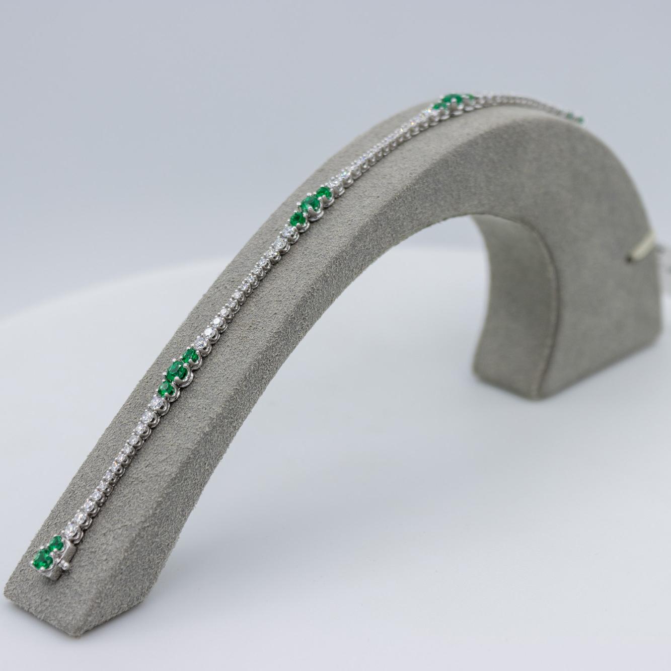Contemporary Roman Malakov, Green Emerald and Diamond Tennis Bracelet