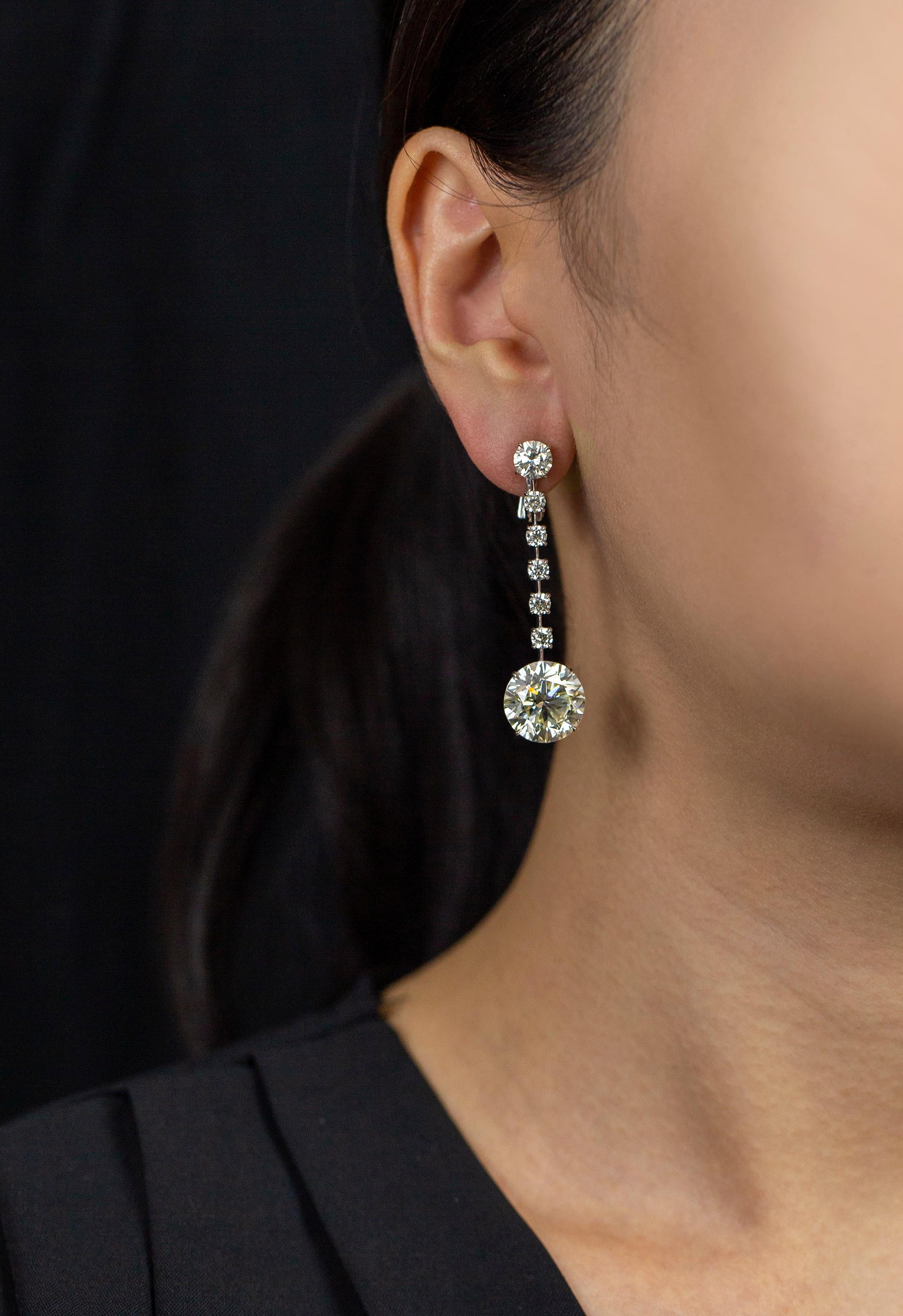 Roman Malakov 21.08 Carats Total Brilliant Round Diamond Dangle Drop Earrings  In New Condition For Sale In New York, NY