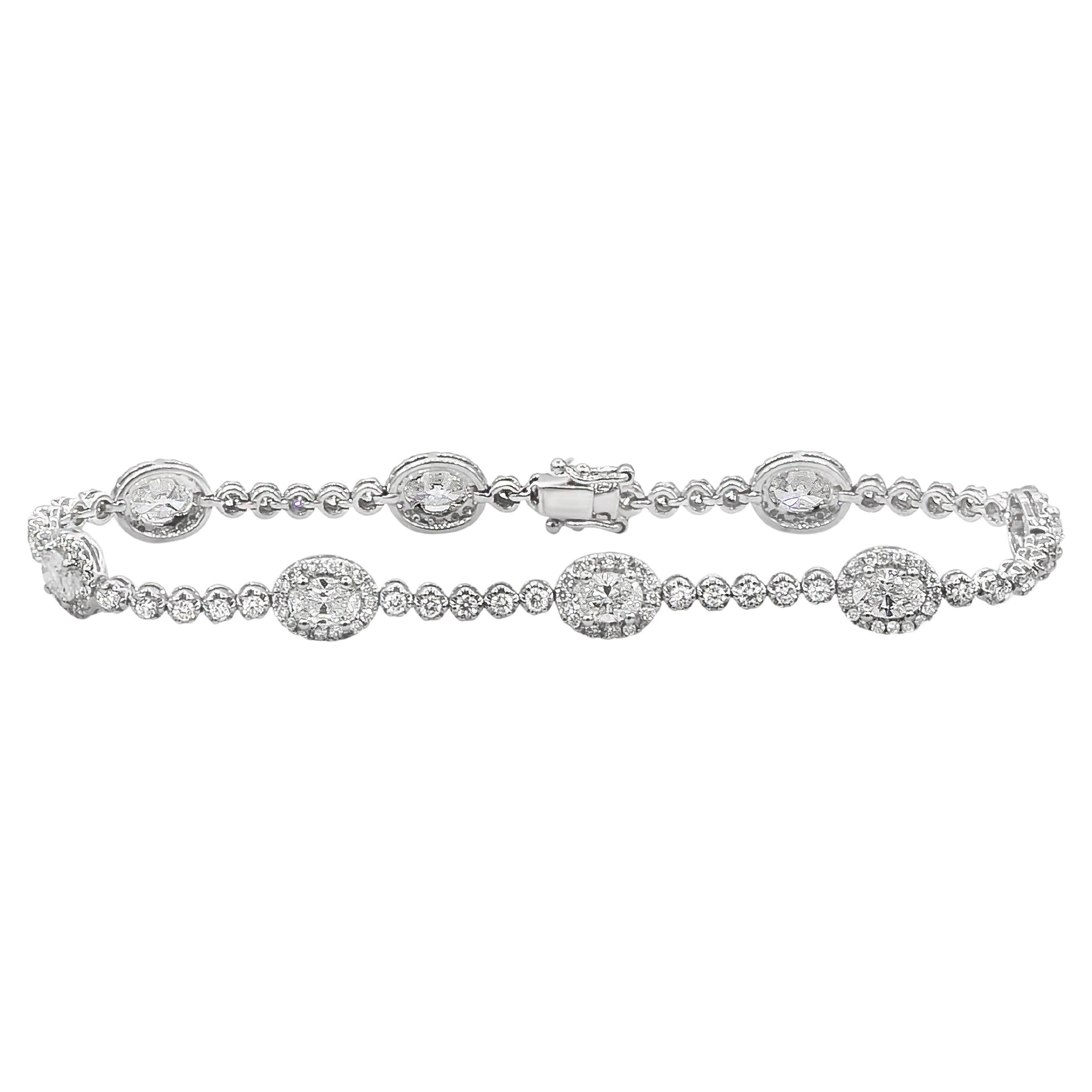 Roman Malakov Bracelet tennis de style halo avec diamants tailles mixtes de 3,98 carats au total en vente