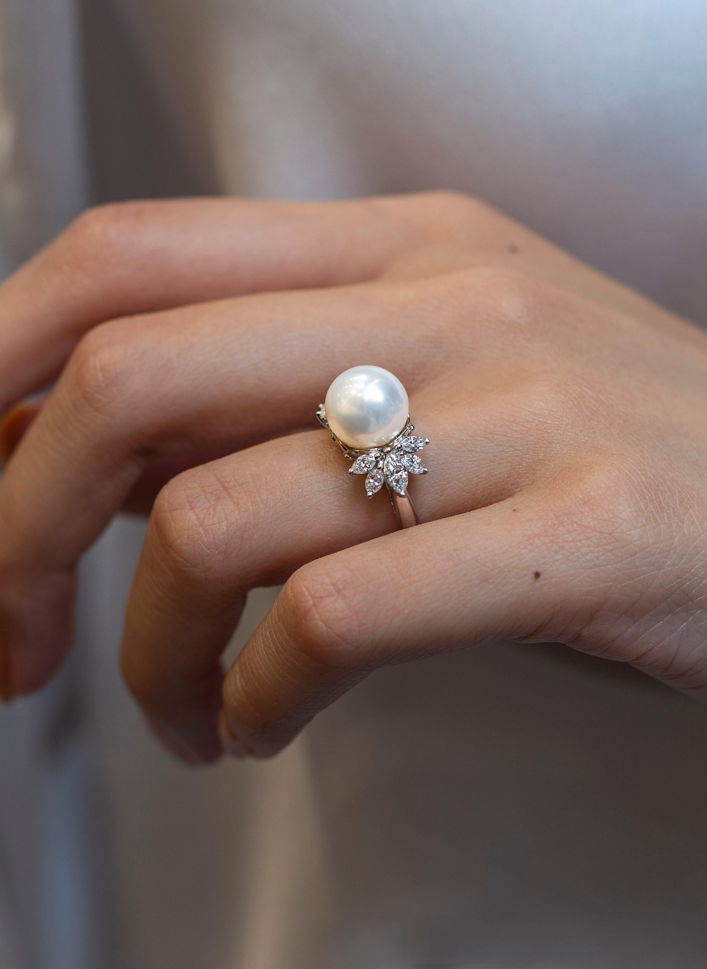 Roman Malakov 0.87 Carats Pearl and Marquise Cut Diamond Cocktail Fashion Ring In New Condition For Sale In New York, NY
