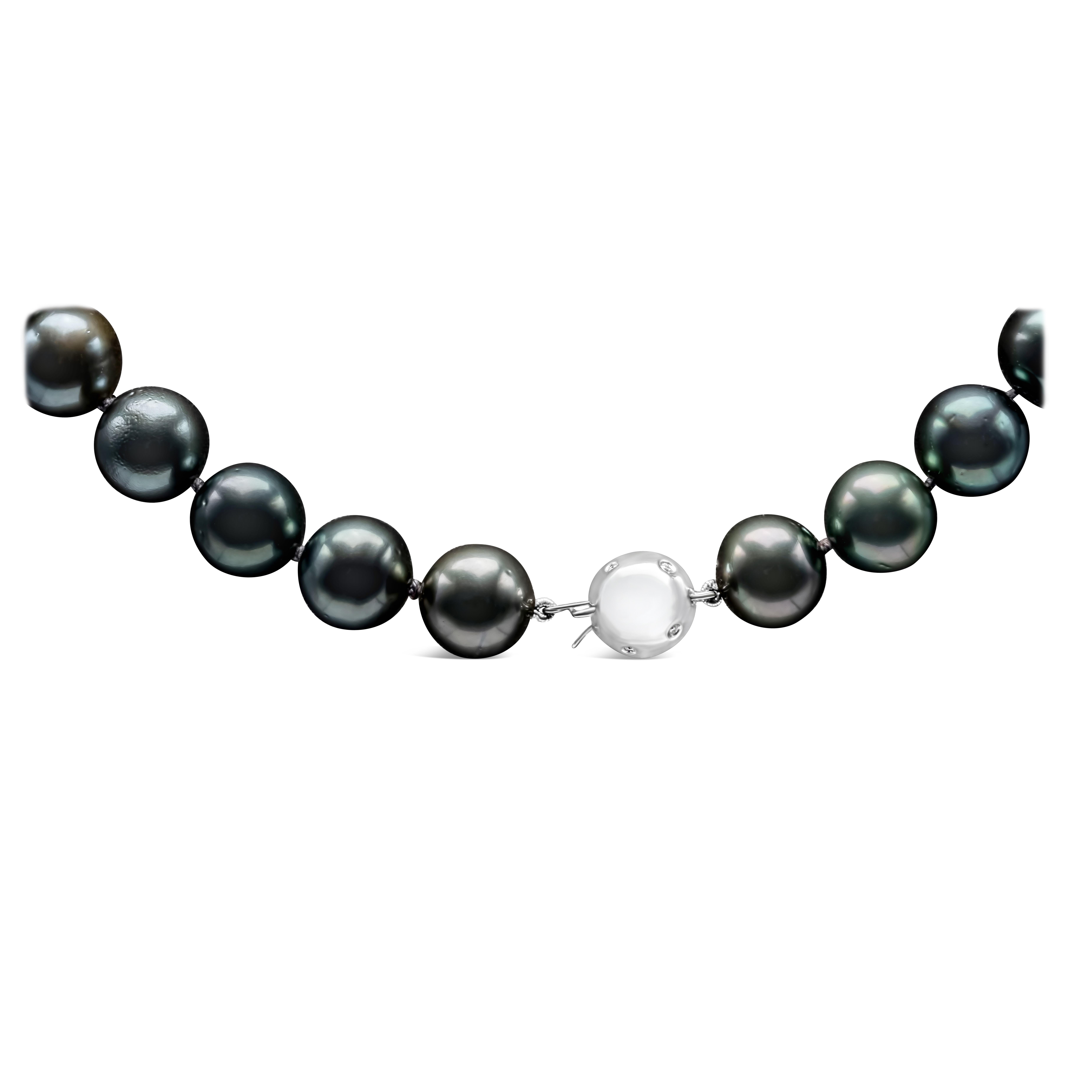 roman pearl necklace
