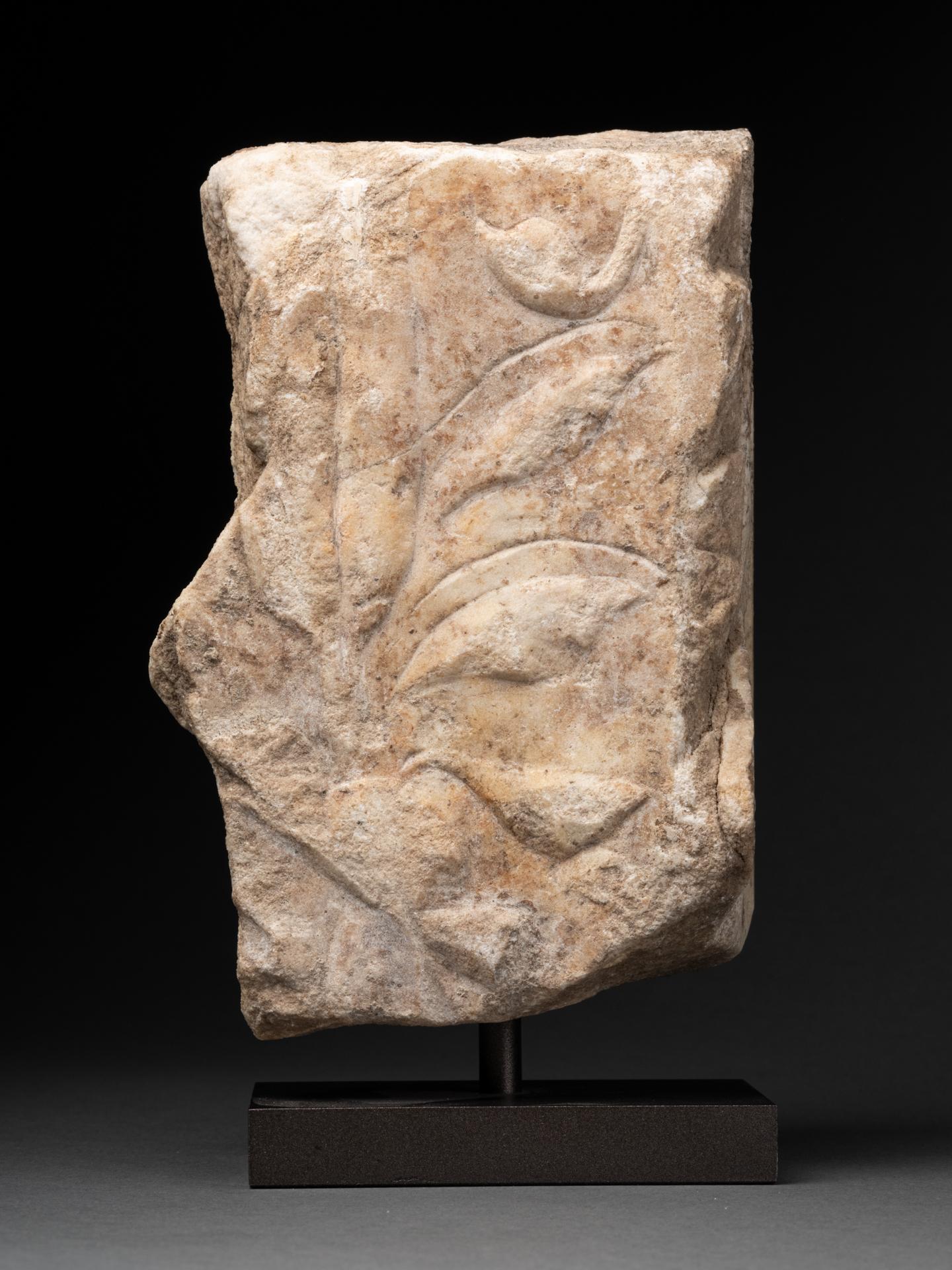 Architektonische Dekoration aus römischem Marmor – 1. / 2. Jahrhundert n. Chr. (Geschnitzt) im Angebot