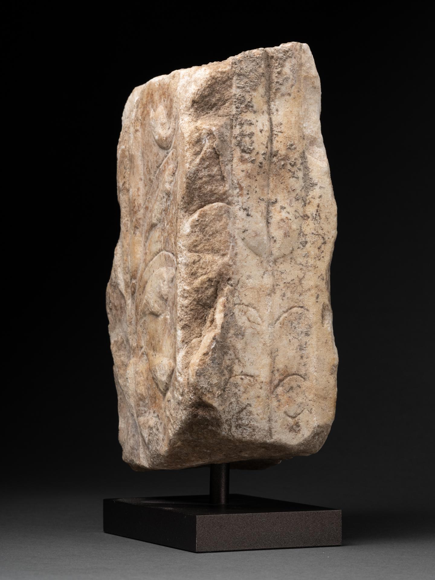 Architektonische Dekoration aus römischem Marmor – 1. / 2. Jahrhundert n. Chr. im Zustand „Gut“ im Angebot in Bruxelles, BE