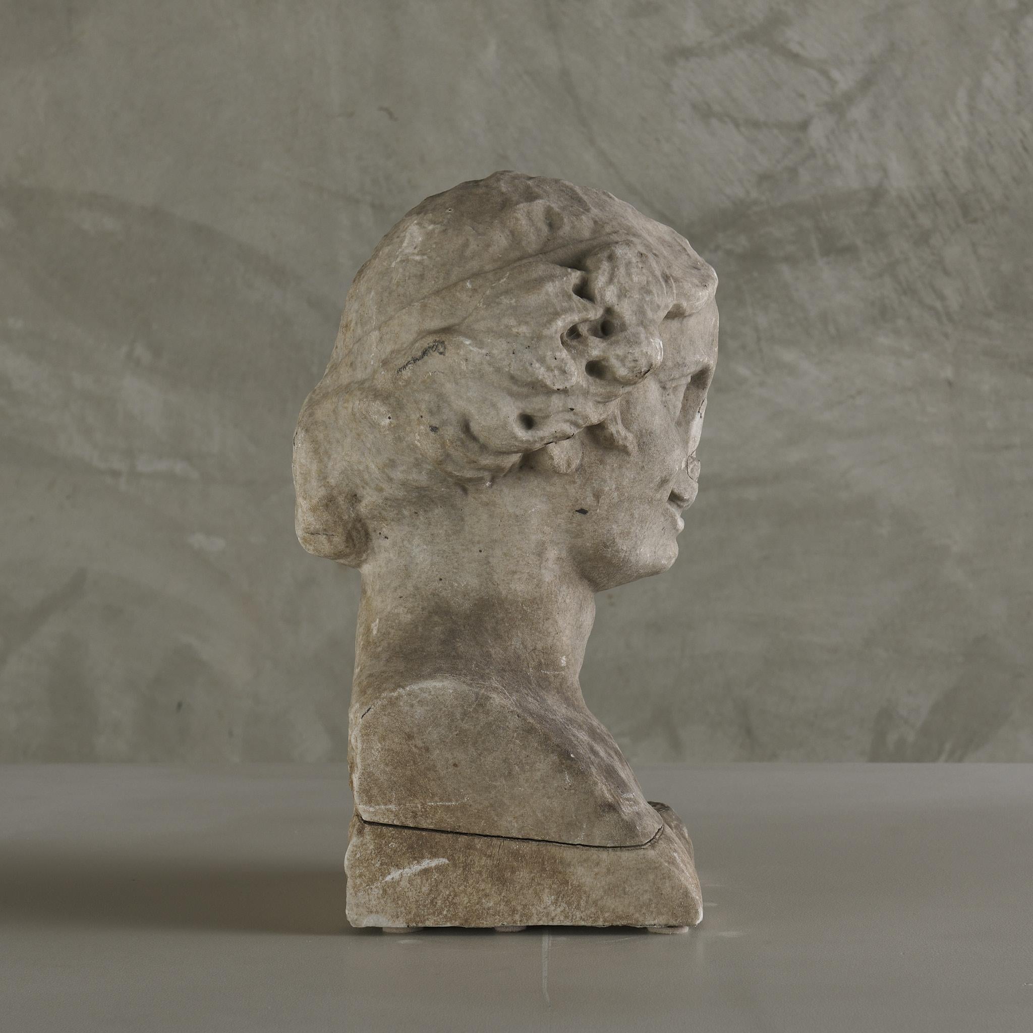XVIIIe siècle et antérieur Buste de Bacchus en marbre romain, vers le 2e siècle après J.-C. en vente