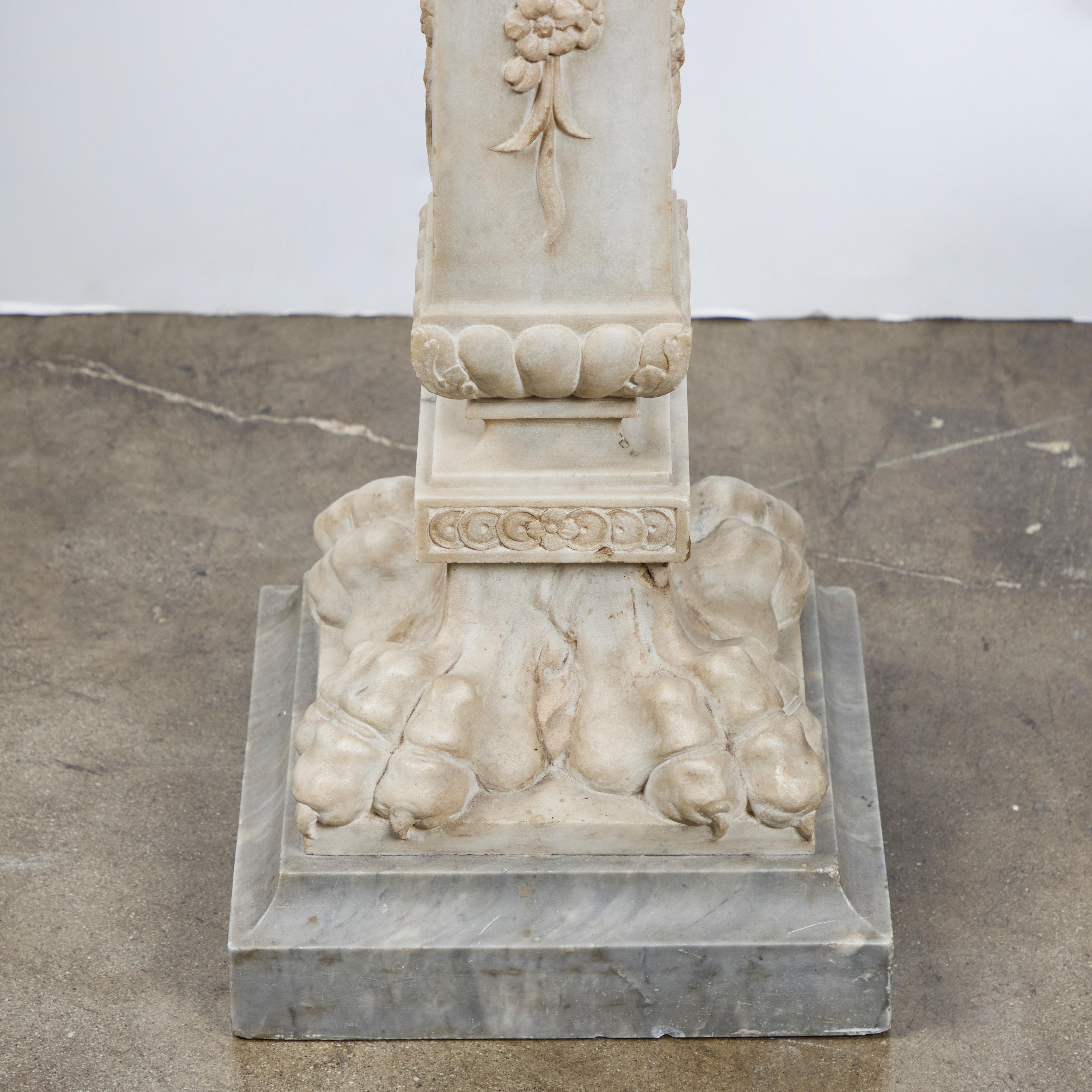 The Pedestal en marbre romain Bon état - En vente à Los Angeles, CA